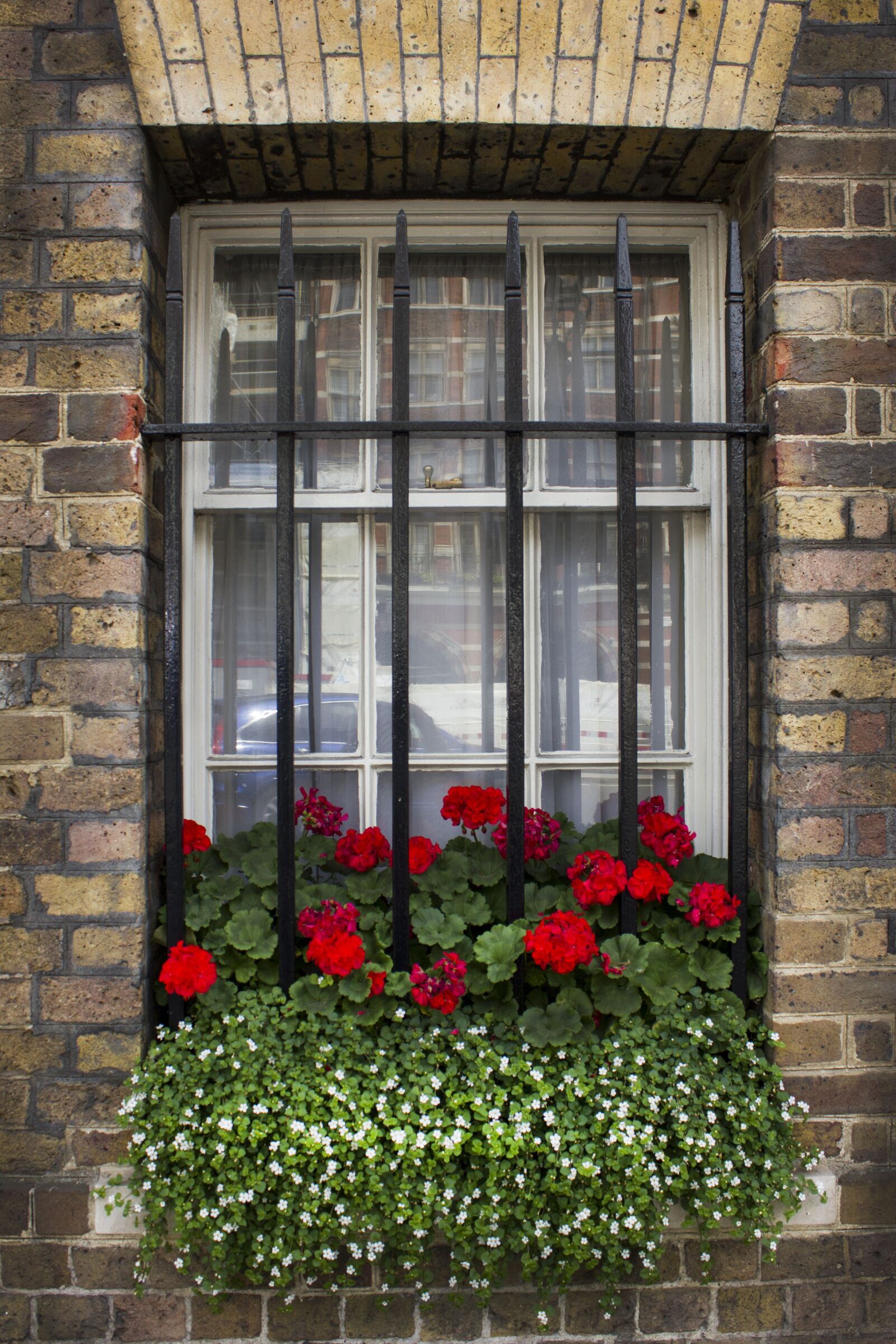 Canon EOS 550D (EOS Rebel T2i / EOS Kiss X4) sample photo. Architecture, london, center photography