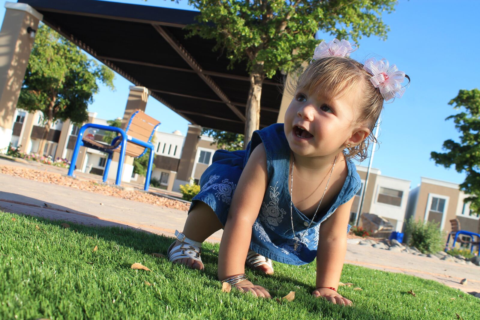 Canon EOS 1100D (EOS Rebel T3 / EOS Kiss X50) sample photo. Girl, bebe, tender photography