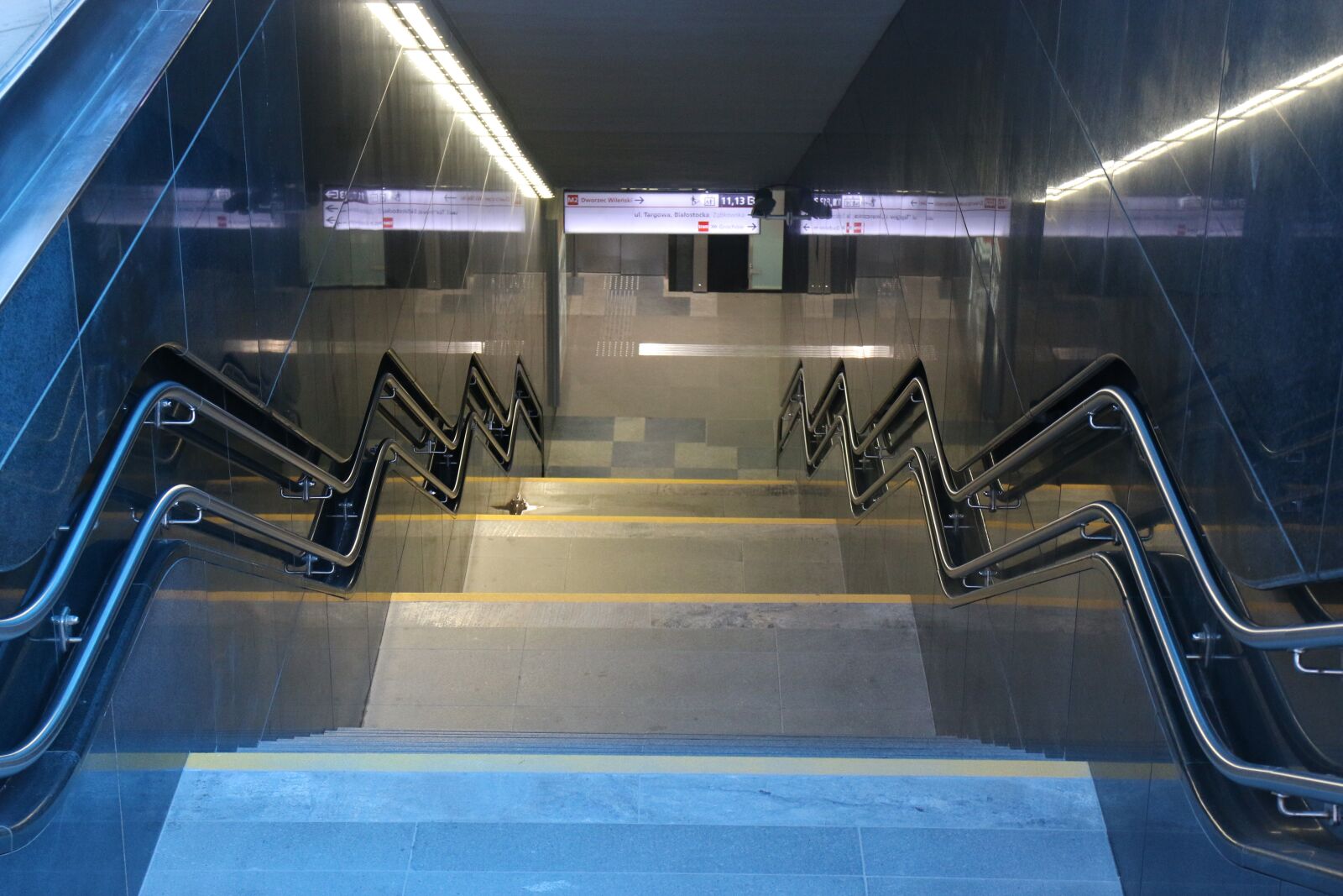 Canon EOS 70D sample photo. Stairs, underpass, metro photography