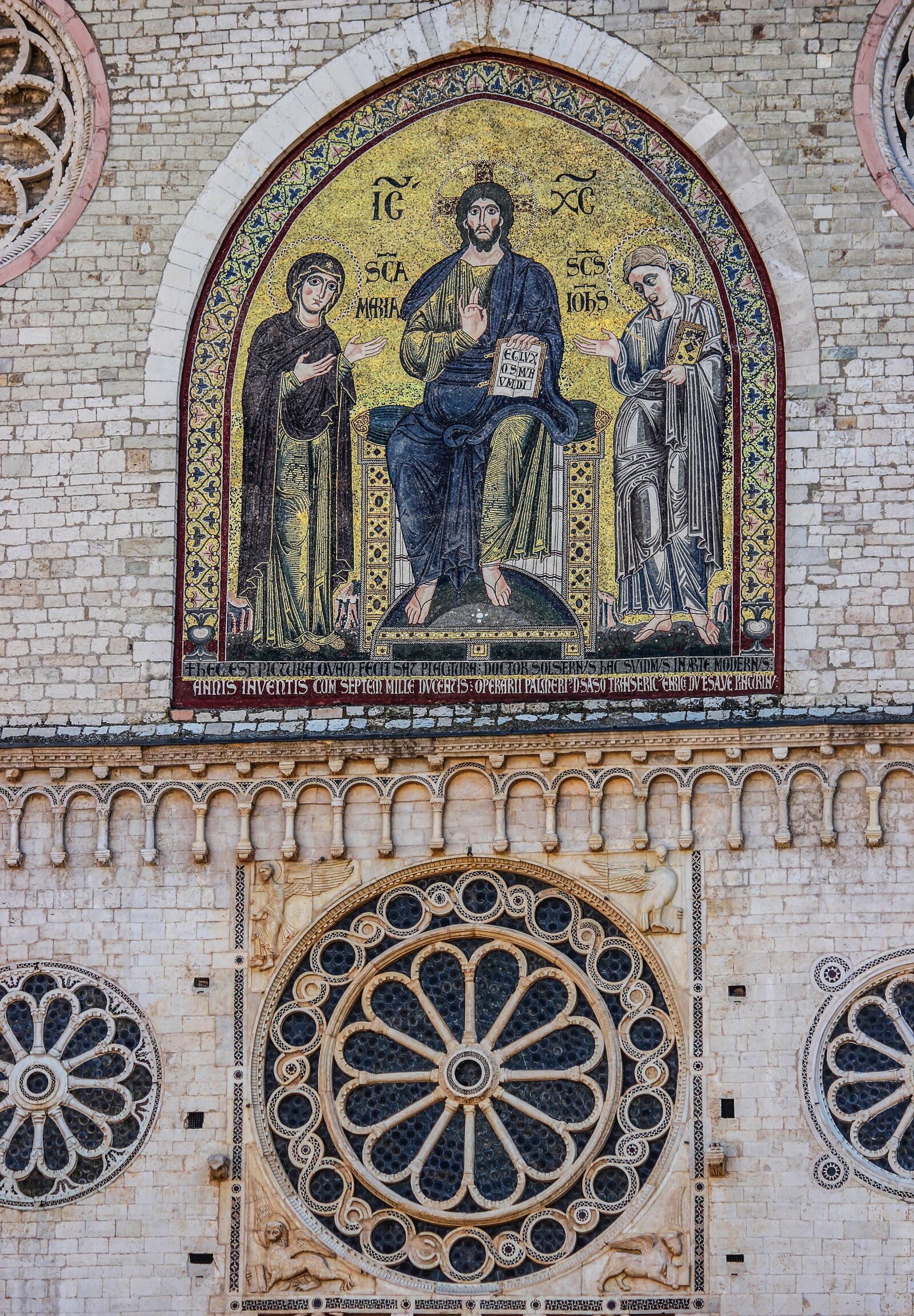 Canon EOS 550D (EOS Rebel T2i / EOS Kiss X4) sample photo. Mosaic, rose window, cathedral photography