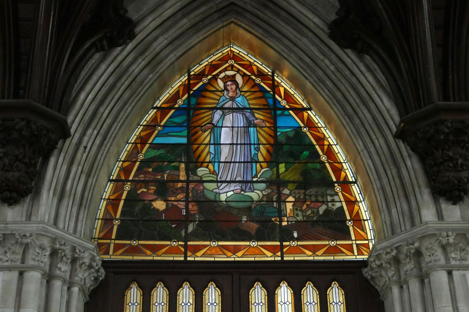 Panasonic Lumix DMC-FZ1000 sample photo. Church, window, stained glass photography