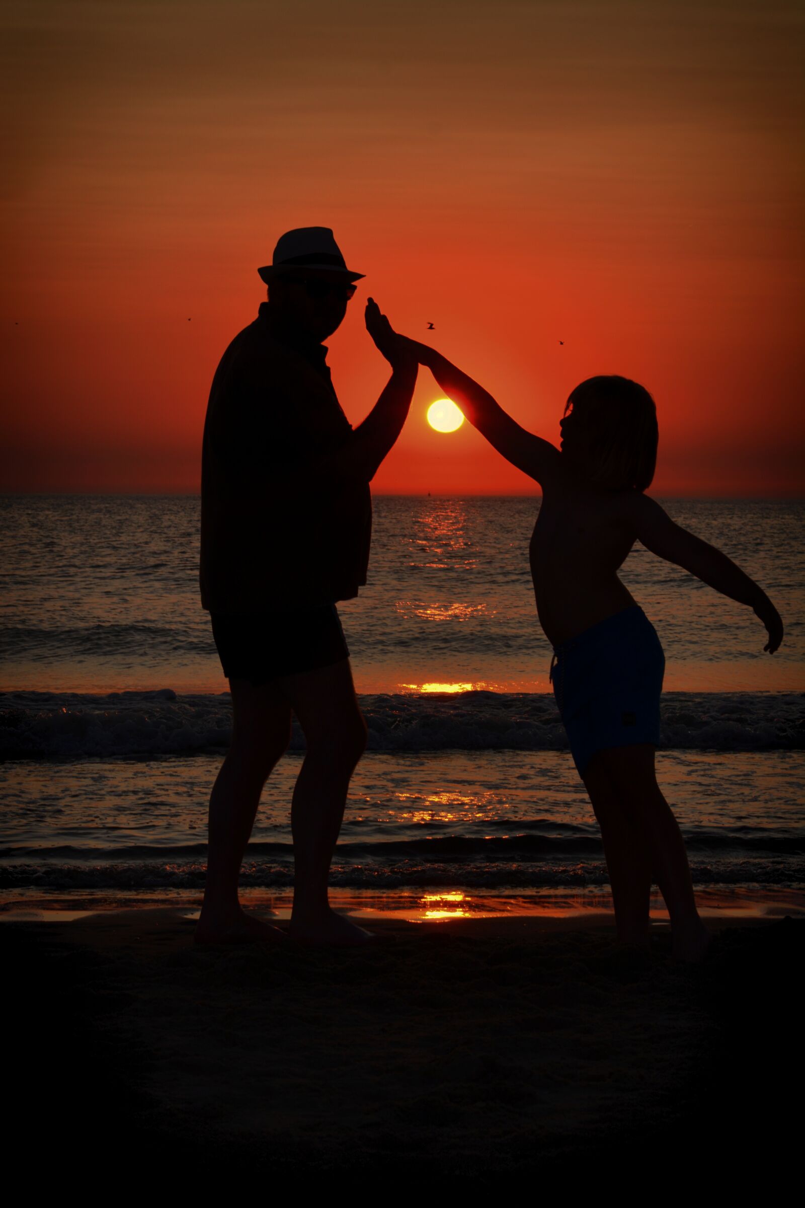Nikon D5200 sample photo. Sunset, colorful, shadow photography