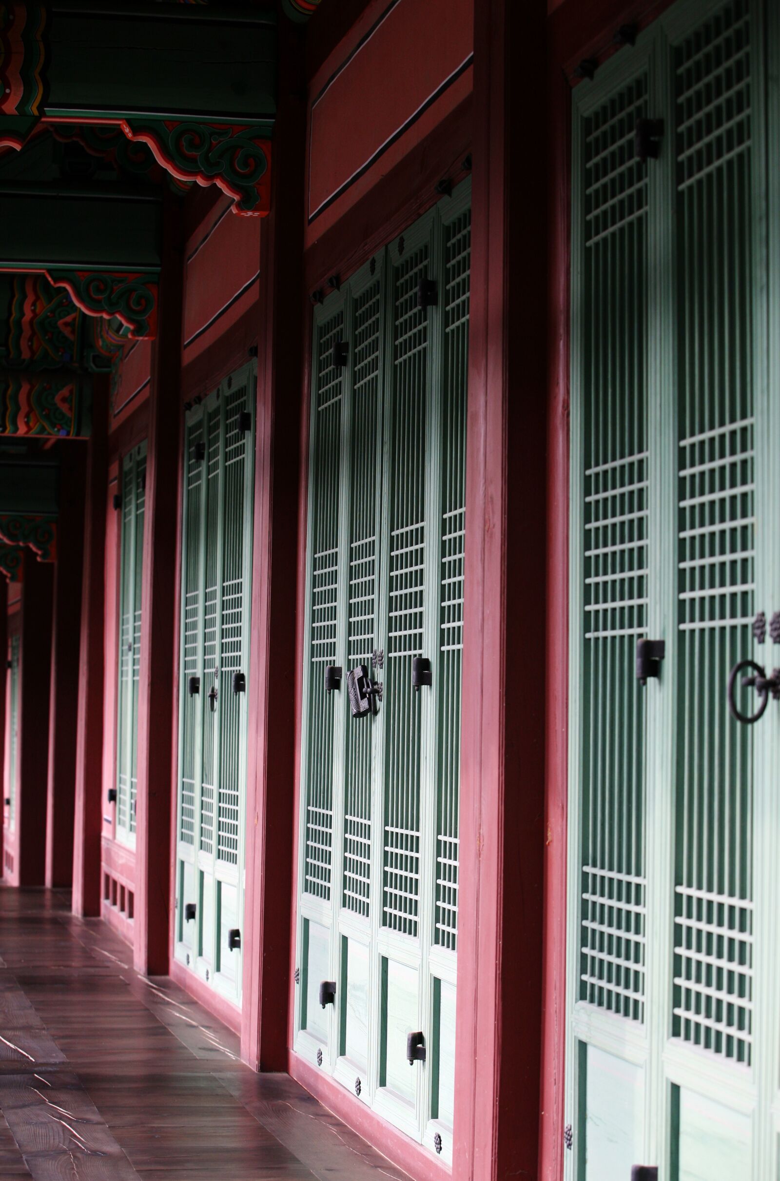 Canon EOS 5D sample photo. Forbidden city, moon, glyph photography
