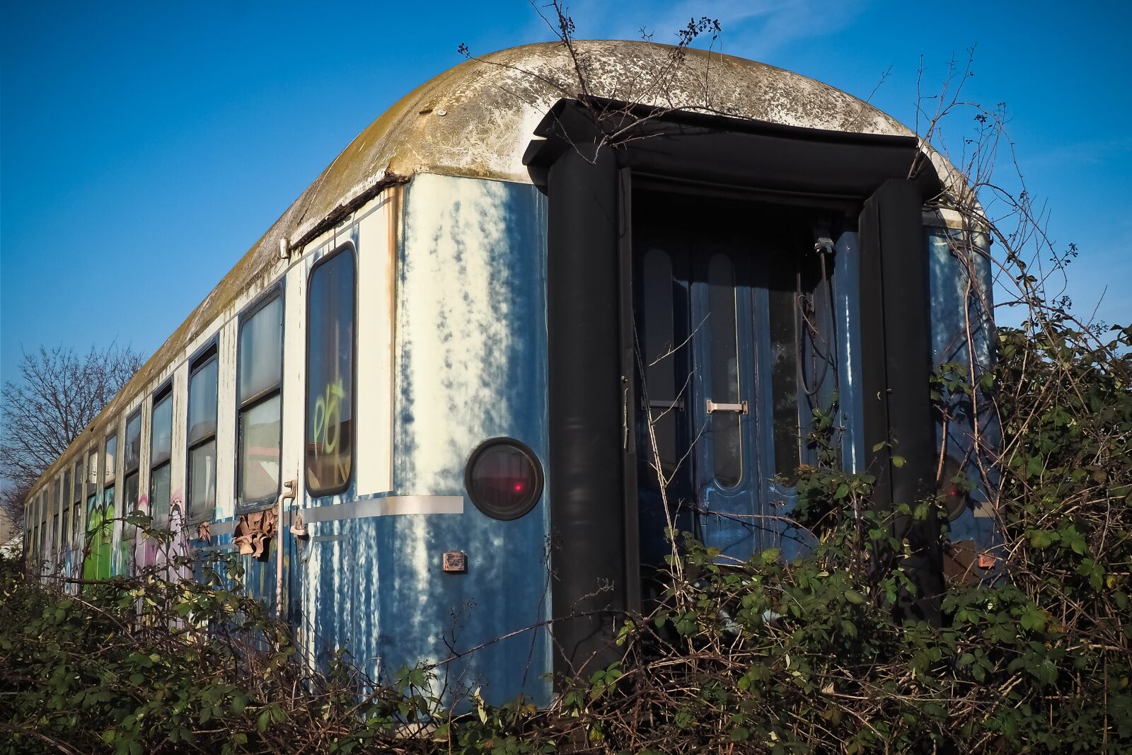 Olympus OM-D E-M10 sample photo. Lost places, wagon, abandoned photography