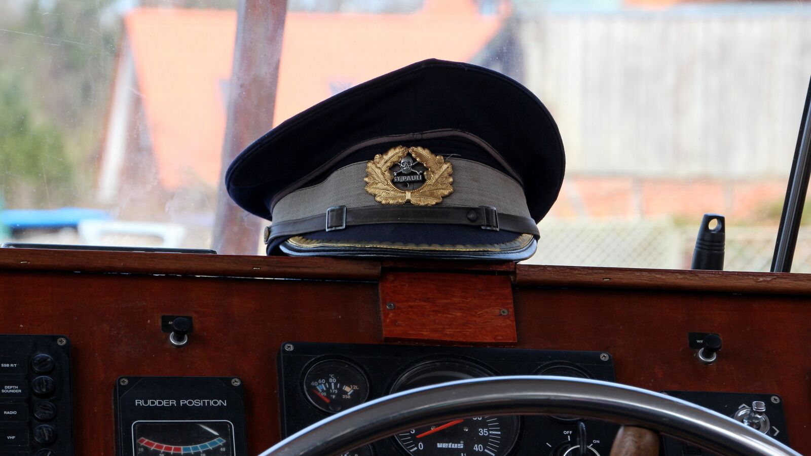 Canon EOS 600D (Rebel EOS T3i / EOS Kiss X5) sample photo. Captain's hat, cap, boat photography