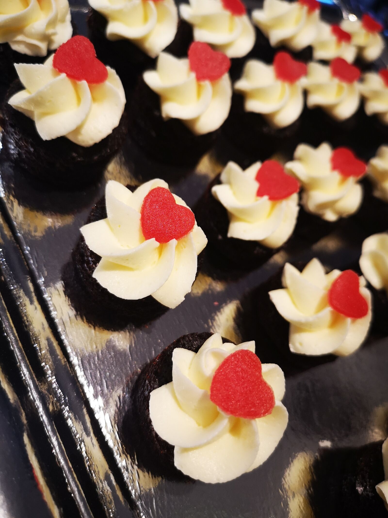 HUAWEI CLT-L29 sample photo. Small cake, dessert, hart photography