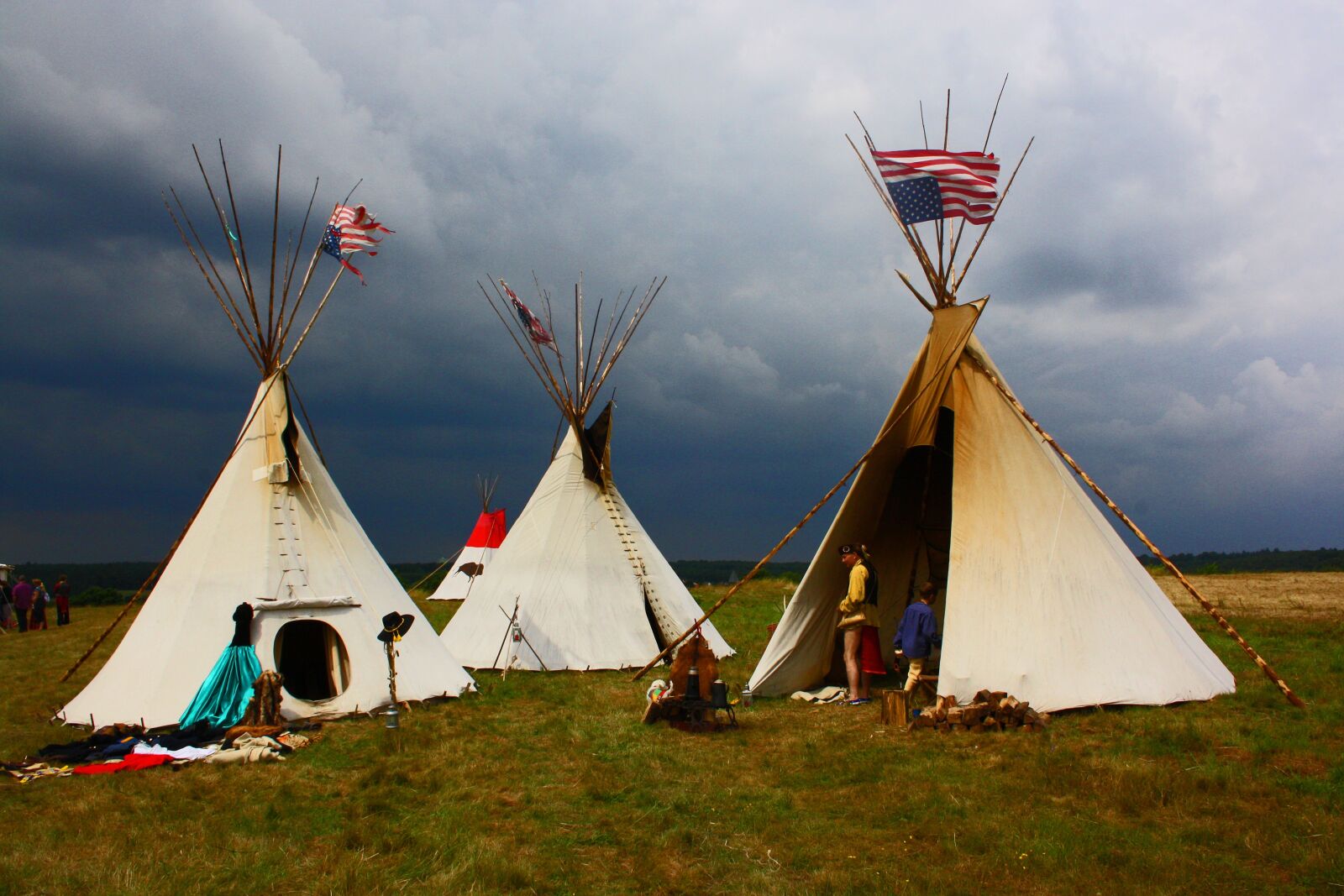 Canon EOS 1000D (EOS Digital Rebel XS / EOS Kiss F) sample photo. Indians, tents, summer photography