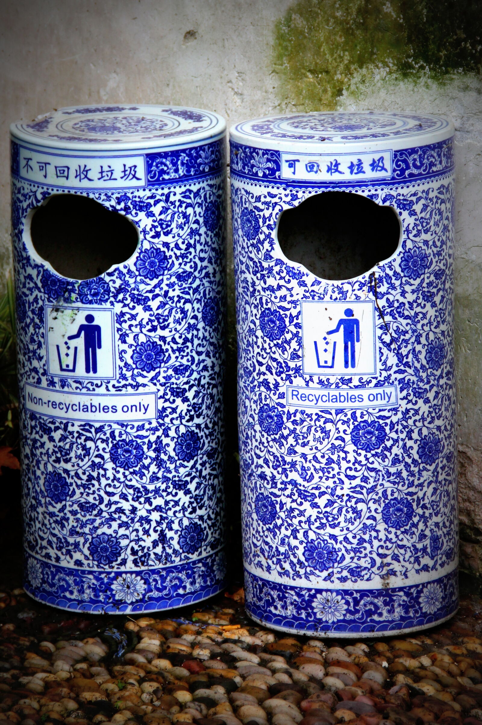 Canon EOS 550D (EOS Rebel T2i / EOS Kiss X4) sample photo. Trash, water, blue photography