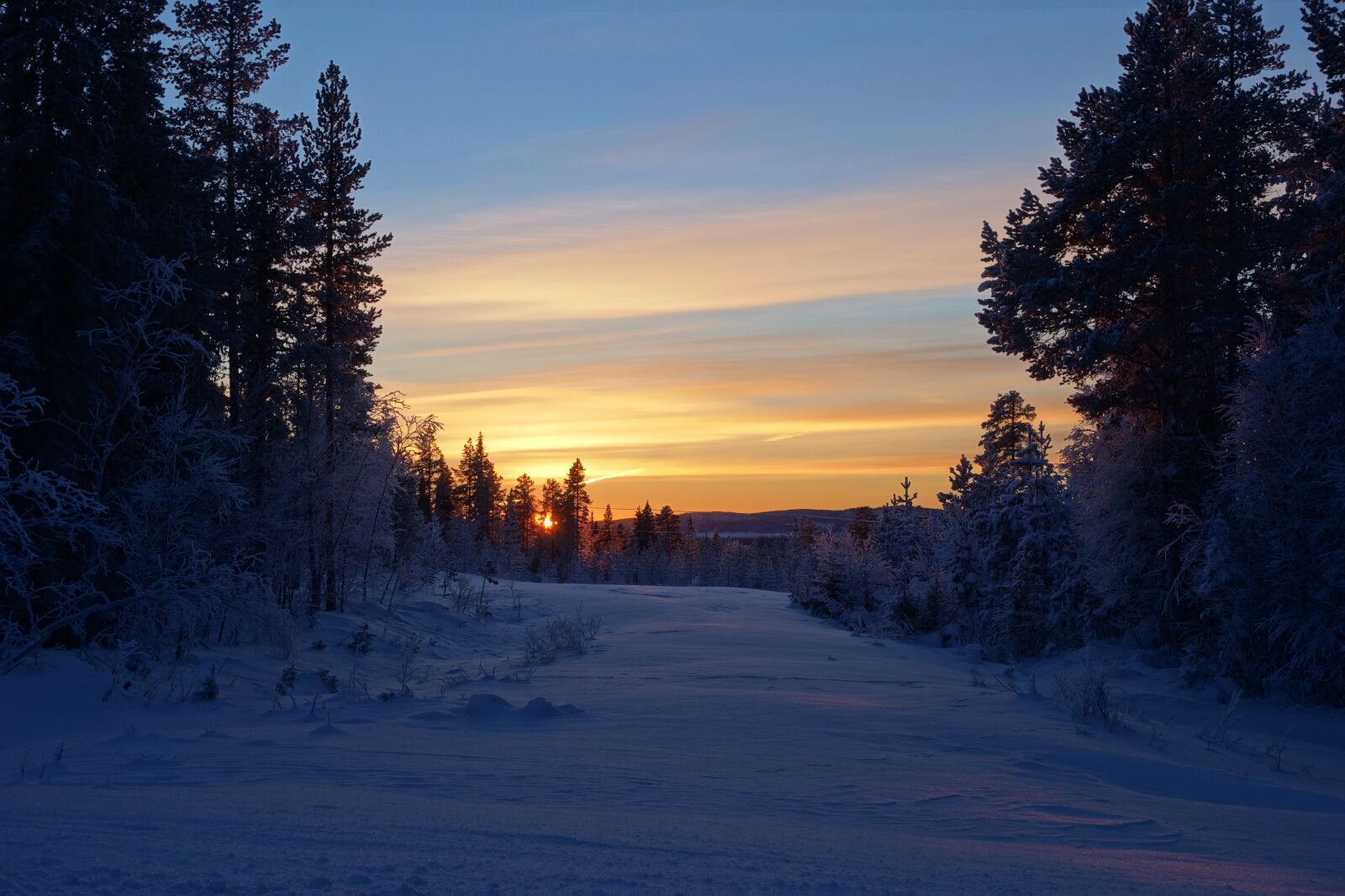 Sony Cyber-shot DSC-RX100 sample photo. Sunset, snow, winter photography