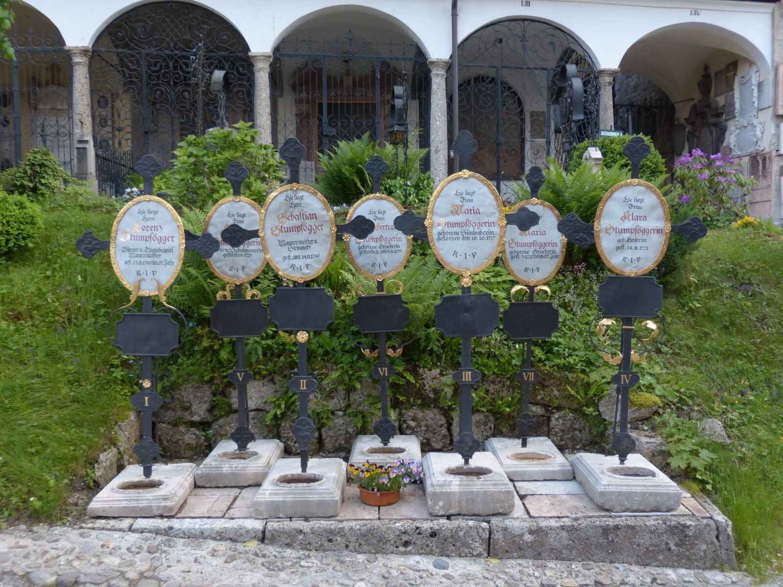Panasonic Lumix DMC-FZ200 sample photo. Graves, cemetery, crosses photography