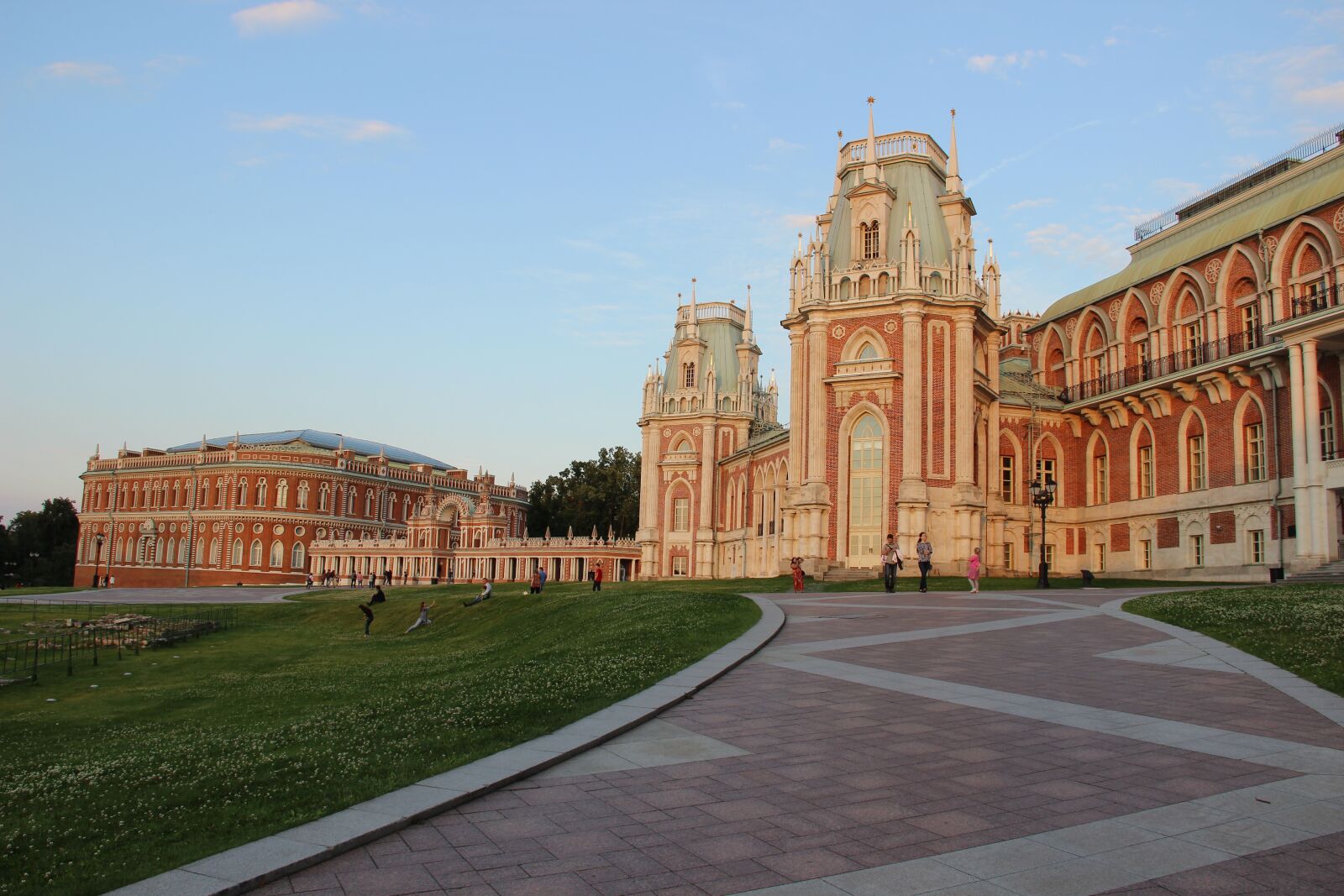 Canon EF-S 18-135mm F3.5-5.6 IS sample photo. Moscow, museum, tsaritsyno photography