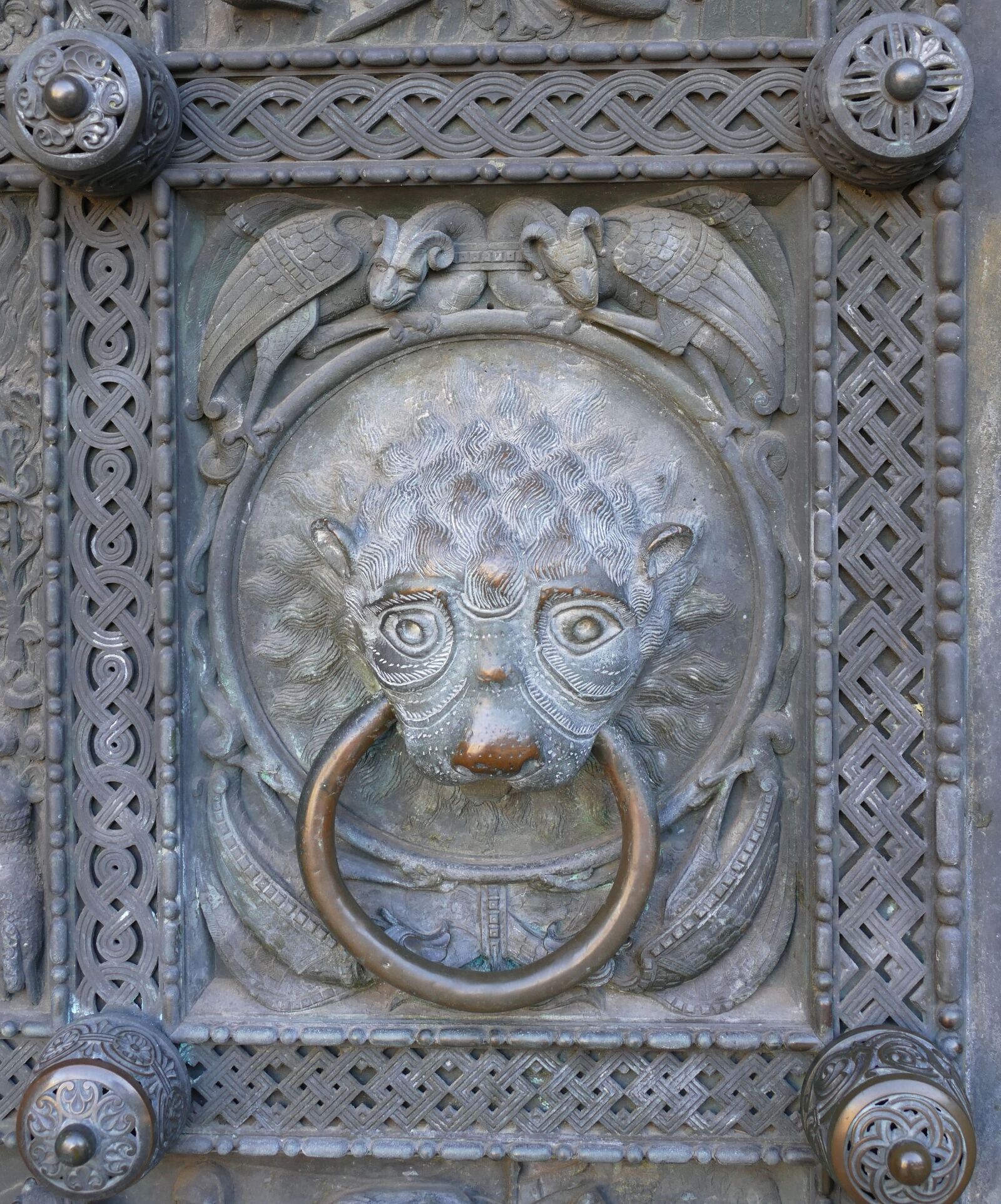 Panasonic Lumix DMC-FZ1000 sample photo. Bremen, dom, relief photography