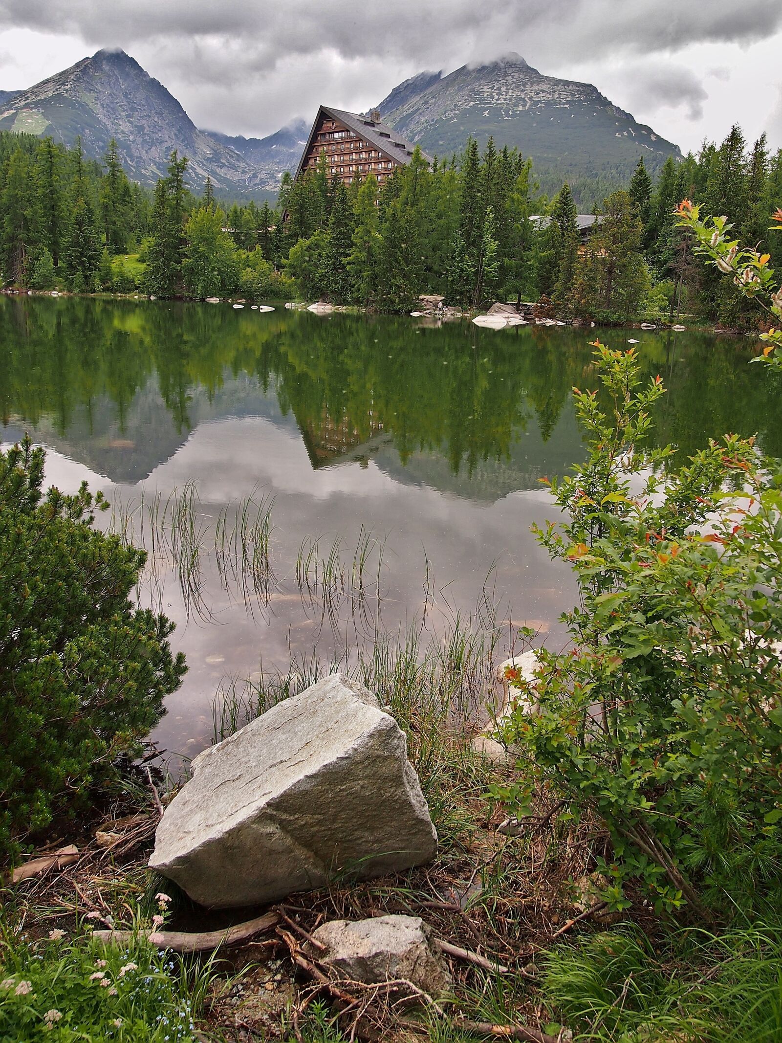 Olympus PEN E-PM1 sample photo. Mountain lake, reflection water photography