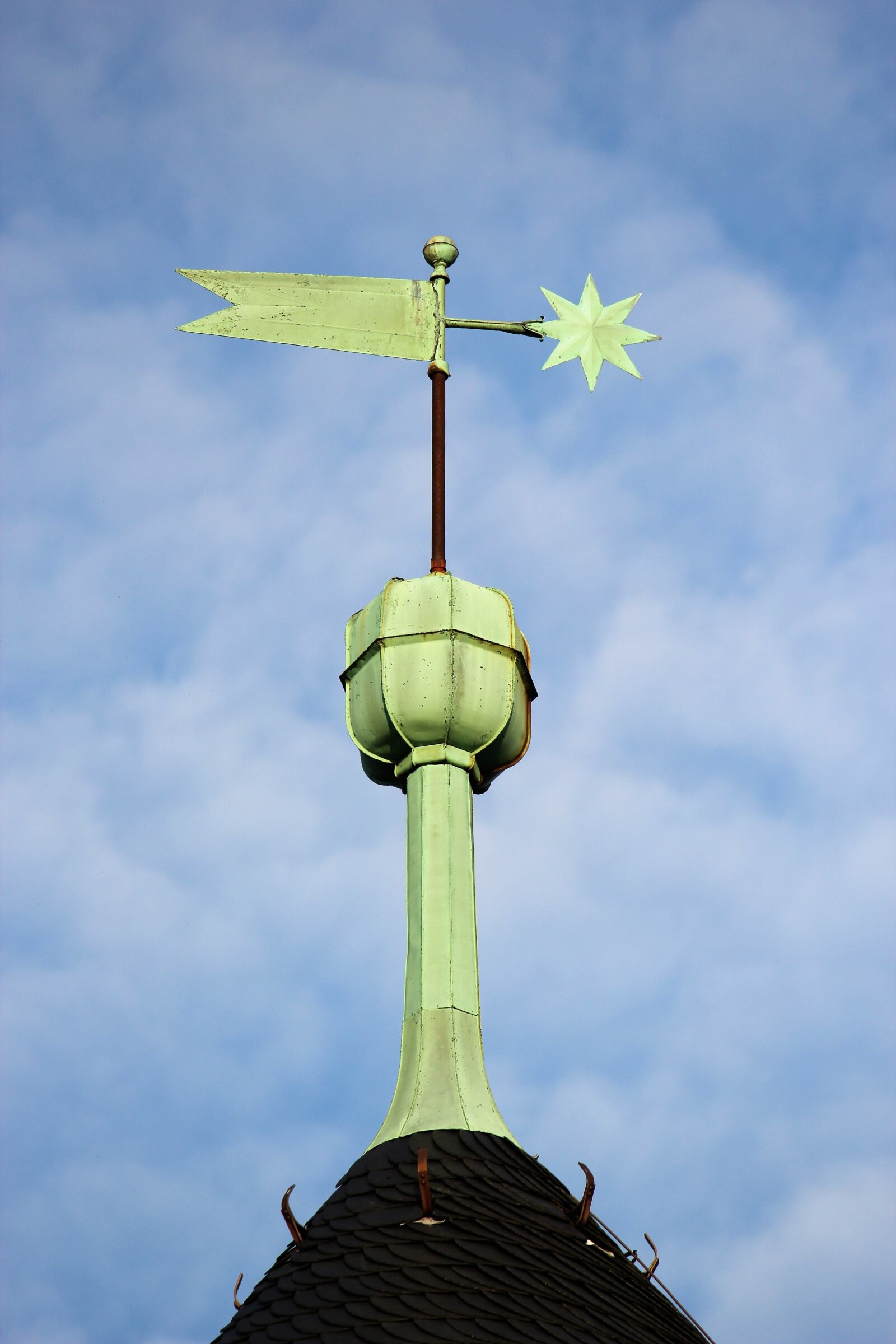 Canon EOS 550D (EOS Rebel T2i / EOS Kiss X4) sample photo. Weathervane, copper, roof photography