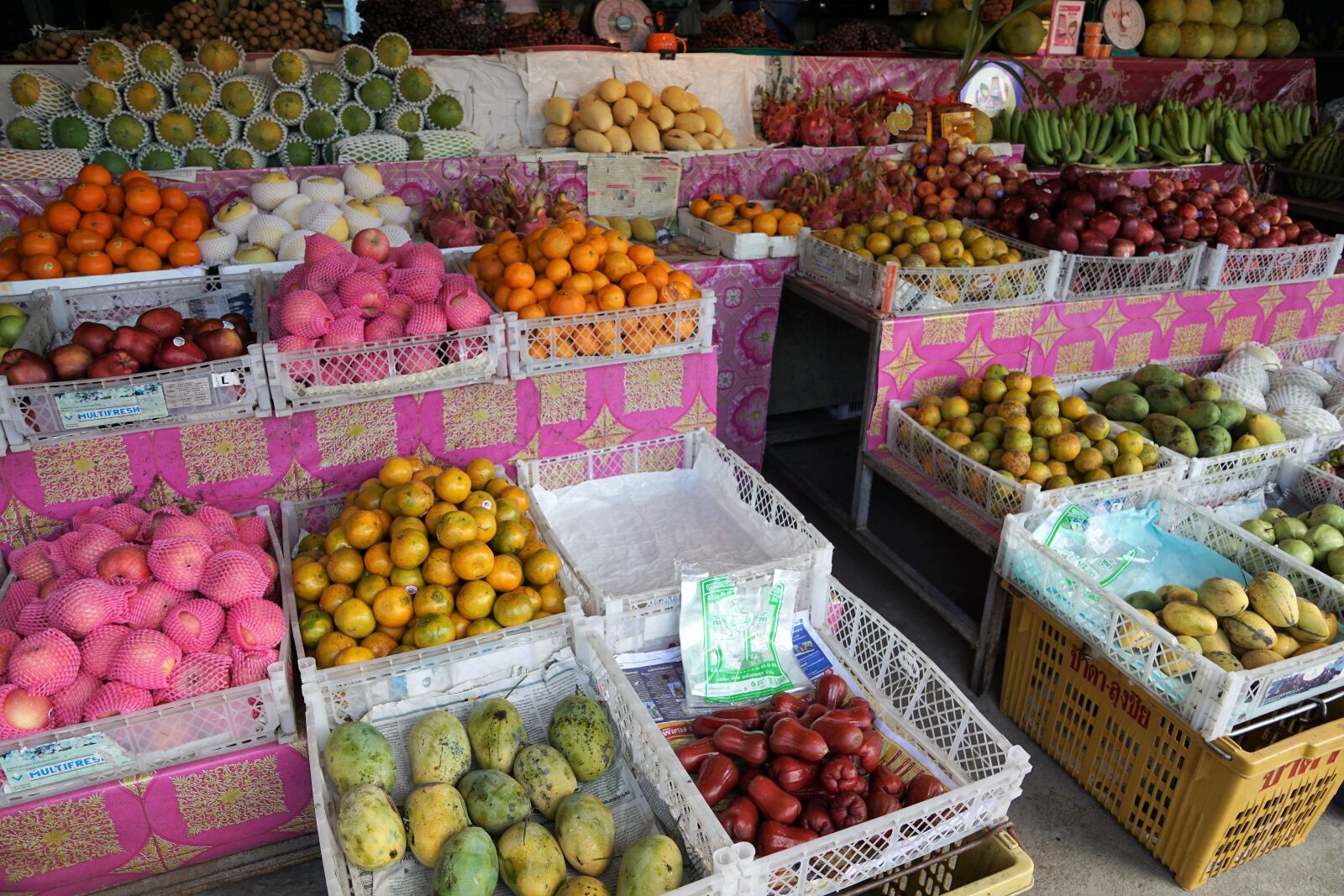 Sony ILCA-77M2 + Sony DT 16-50mm F2.8 SSM sample photo. Market, final sale, music photography