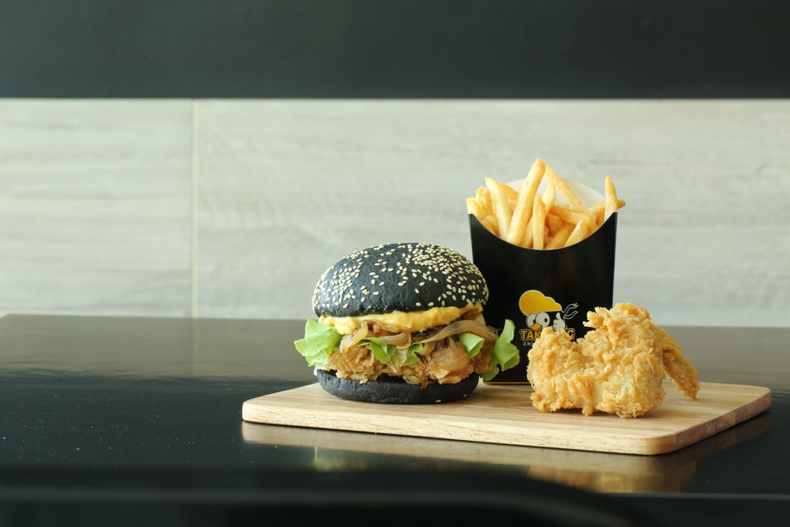 Canon EF 100mm F2.8L Macro IS USM sample photo. Burger, fastfood, chicken photography