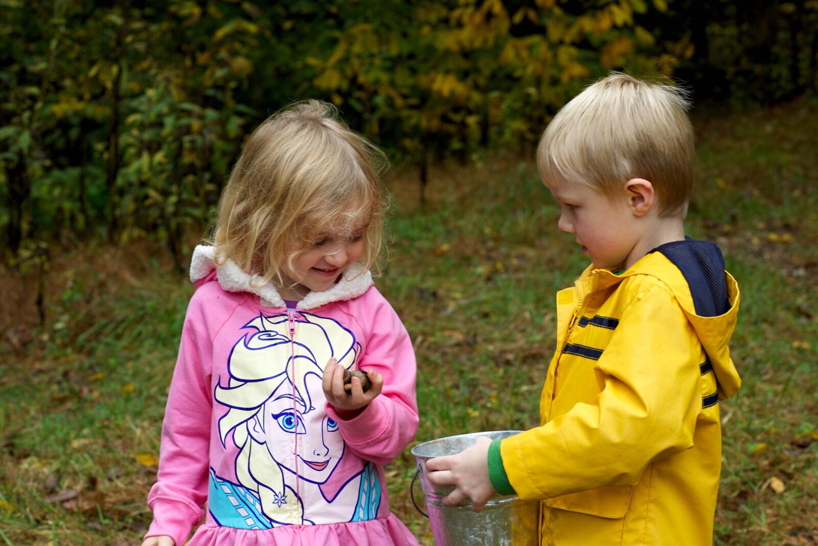 Canon EOS 5D Mark III sample photo. Children, brother, sister, play photography