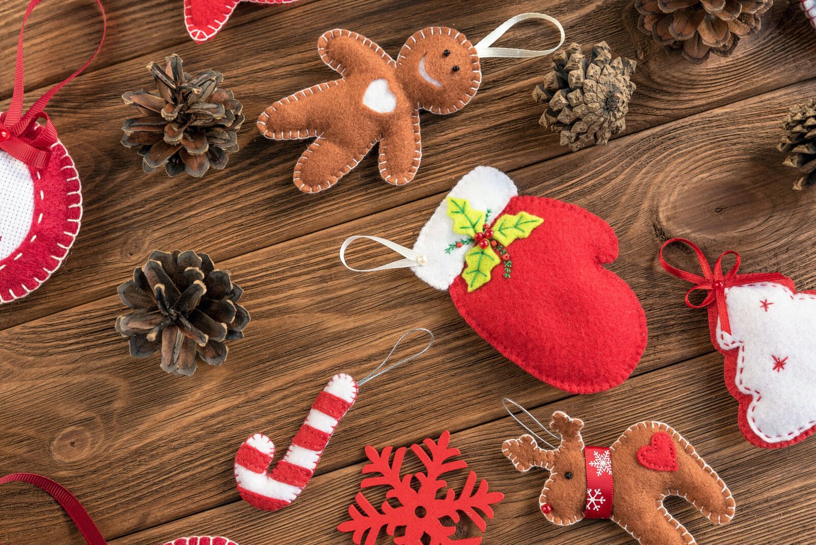 Tamron SP 24-70mm F2.8 Di VC USD sample photo. Christmas, toys, felt photography