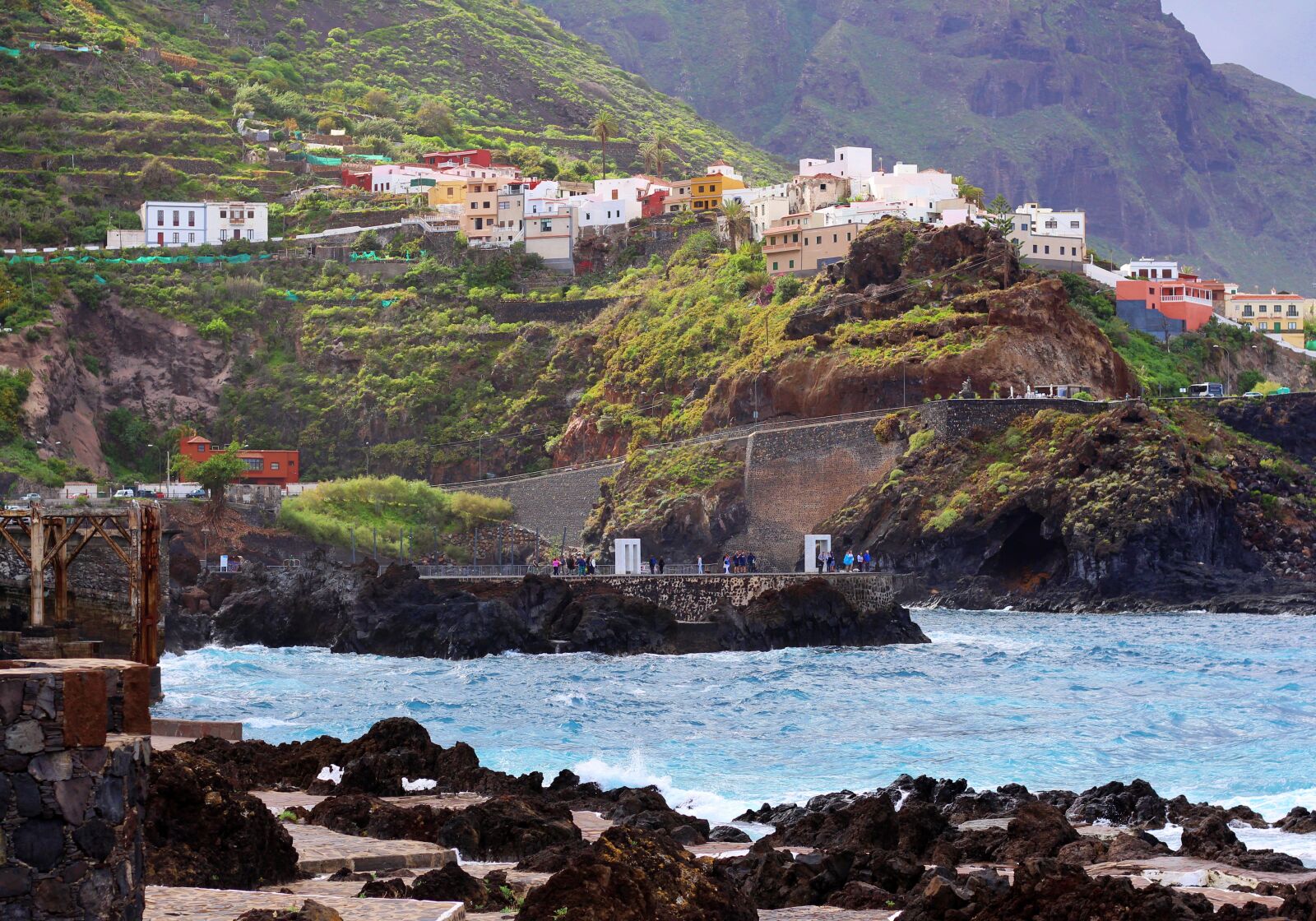 Canon EOS 700D (EOS Rebel T5i / EOS Kiss X7i) + Canon EF 50mm F1.8 STM sample photo. Island, rock, mountains photography
