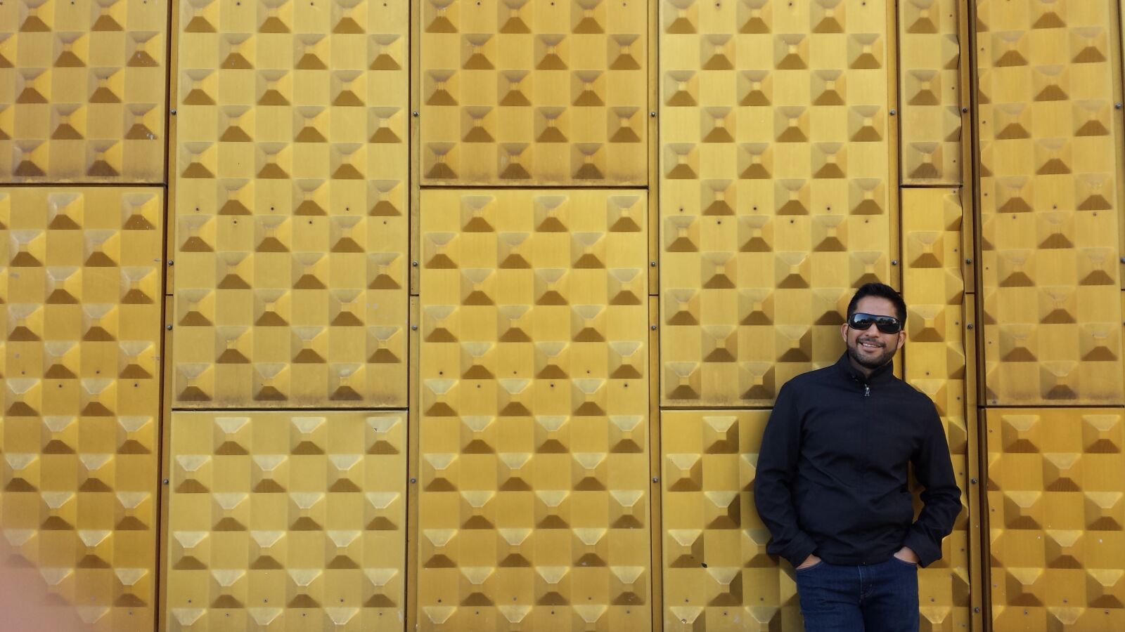 Samsung Galaxy S4 sample photo. Yellow, wall, texture photography