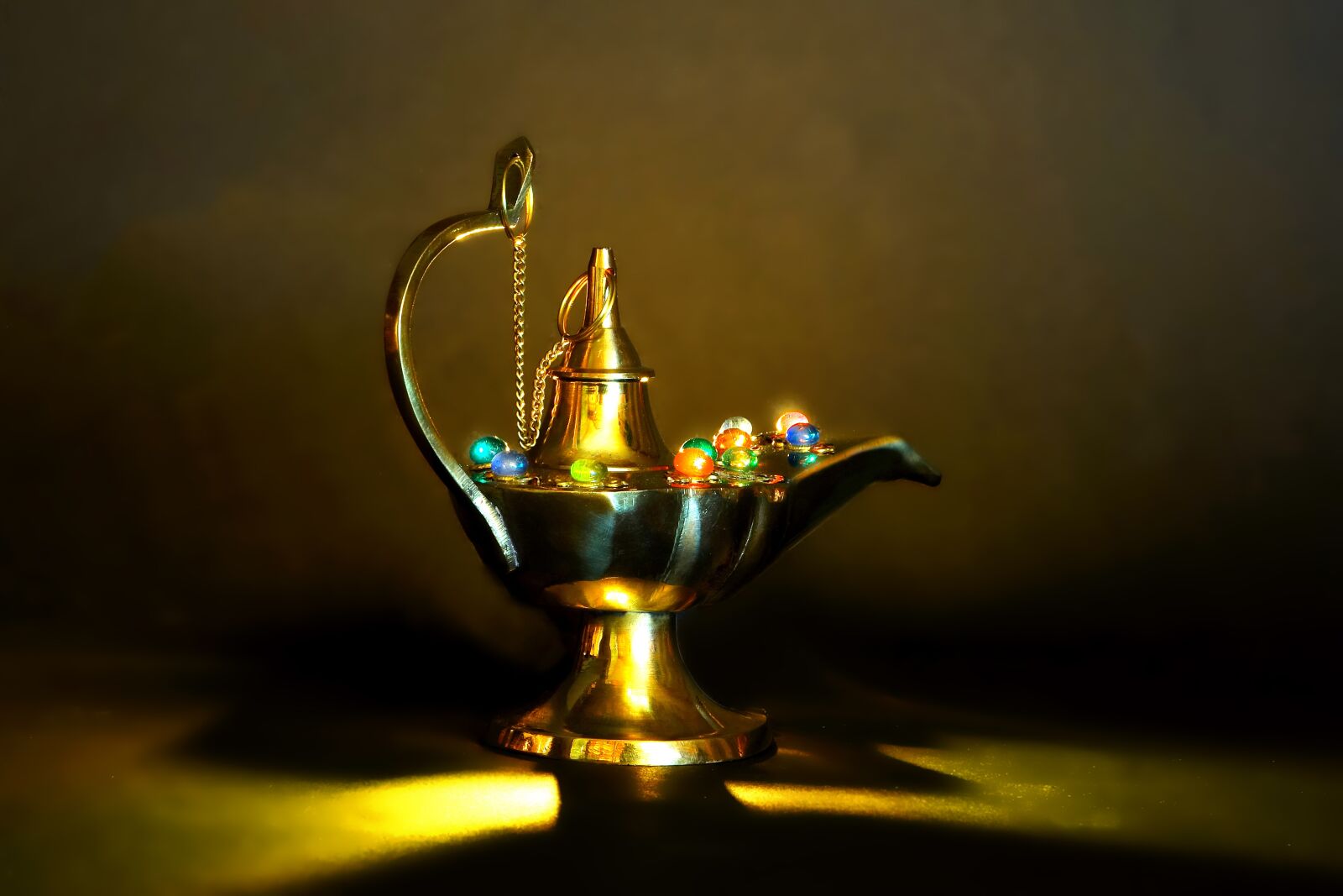 Sony Cyber-shot DSC-RX10 III sample photo. Still life, shiny, brass photography