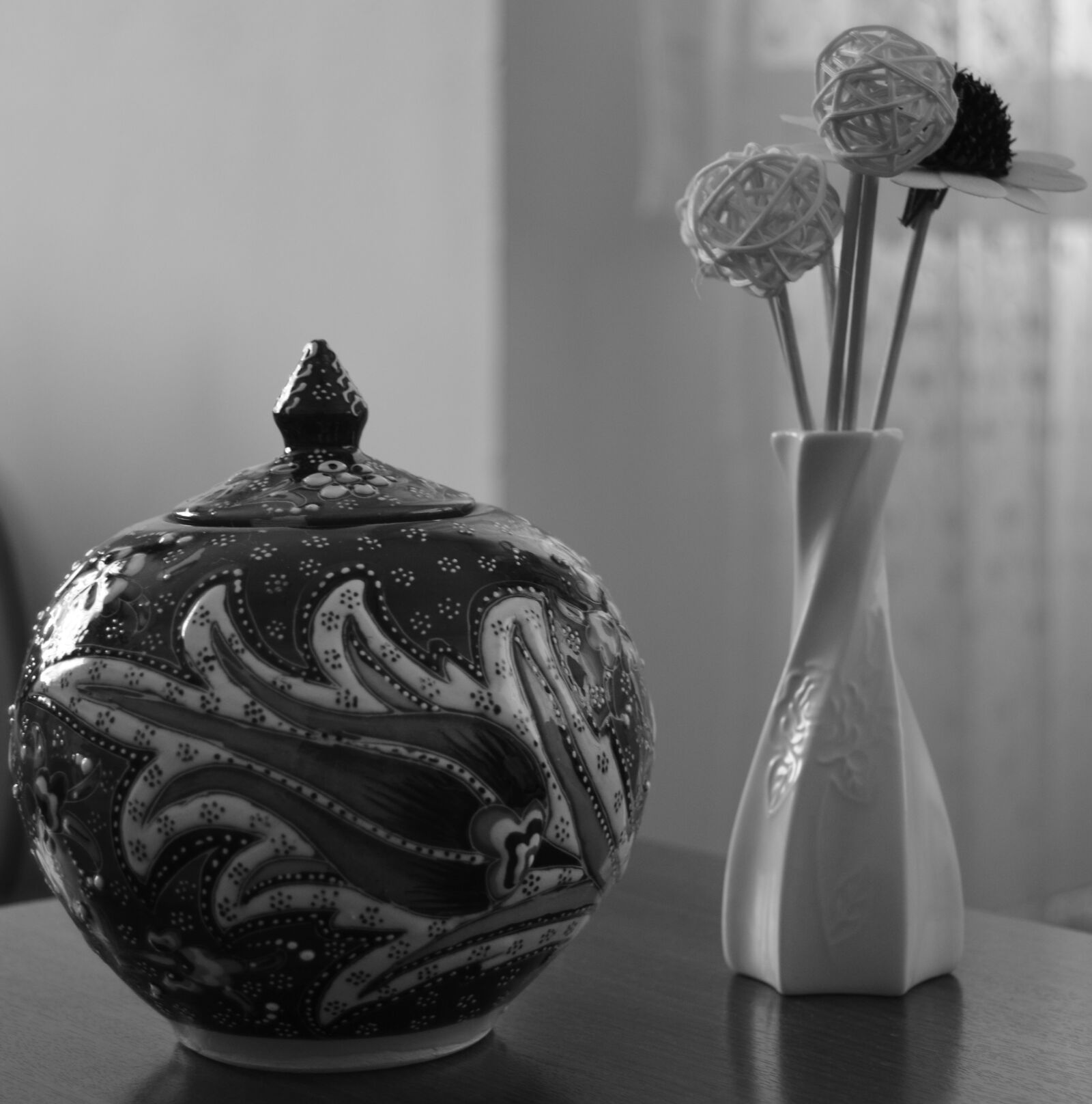 Nikon D5100 sample photo. Home shooting, monochrome, simple photography