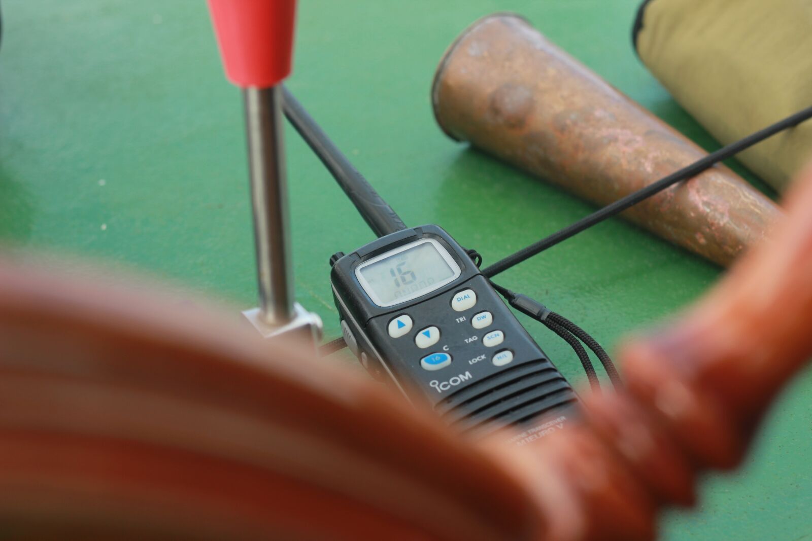 Canon EOS 550D (EOS Rebel T2i / EOS Kiss X4) sample photo. Vhf, handhold vhf, horn photography