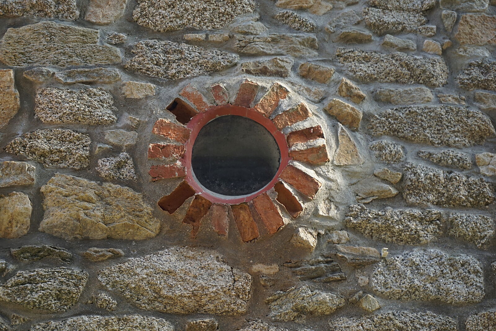 Sony a6000 sample photo. Fenetre, lumiere, maison, ancienne photography