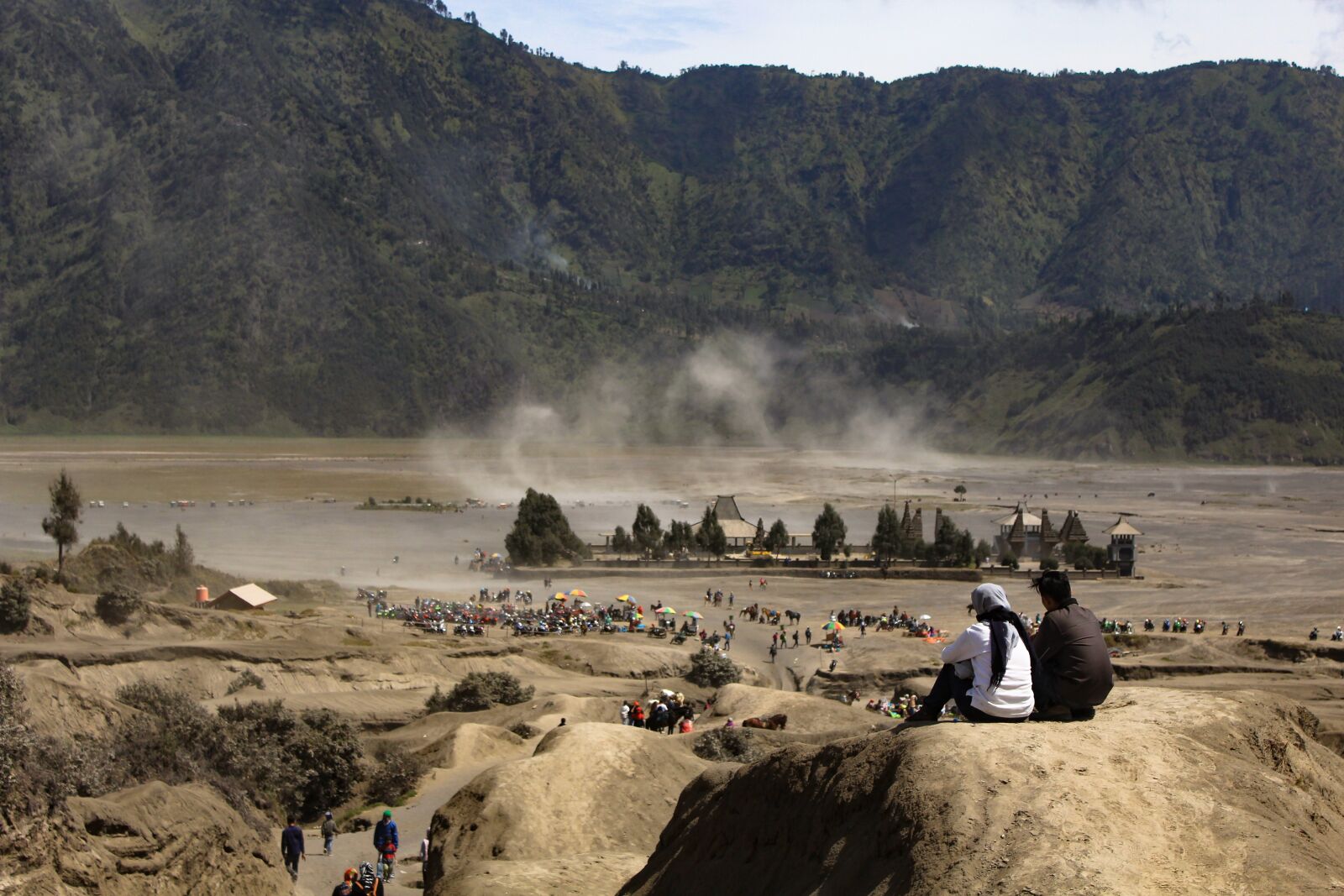 Canon EOS 600D (Rebel EOS T3i / EOS Kiss X5) sample photo. Bromo, people, horse photography