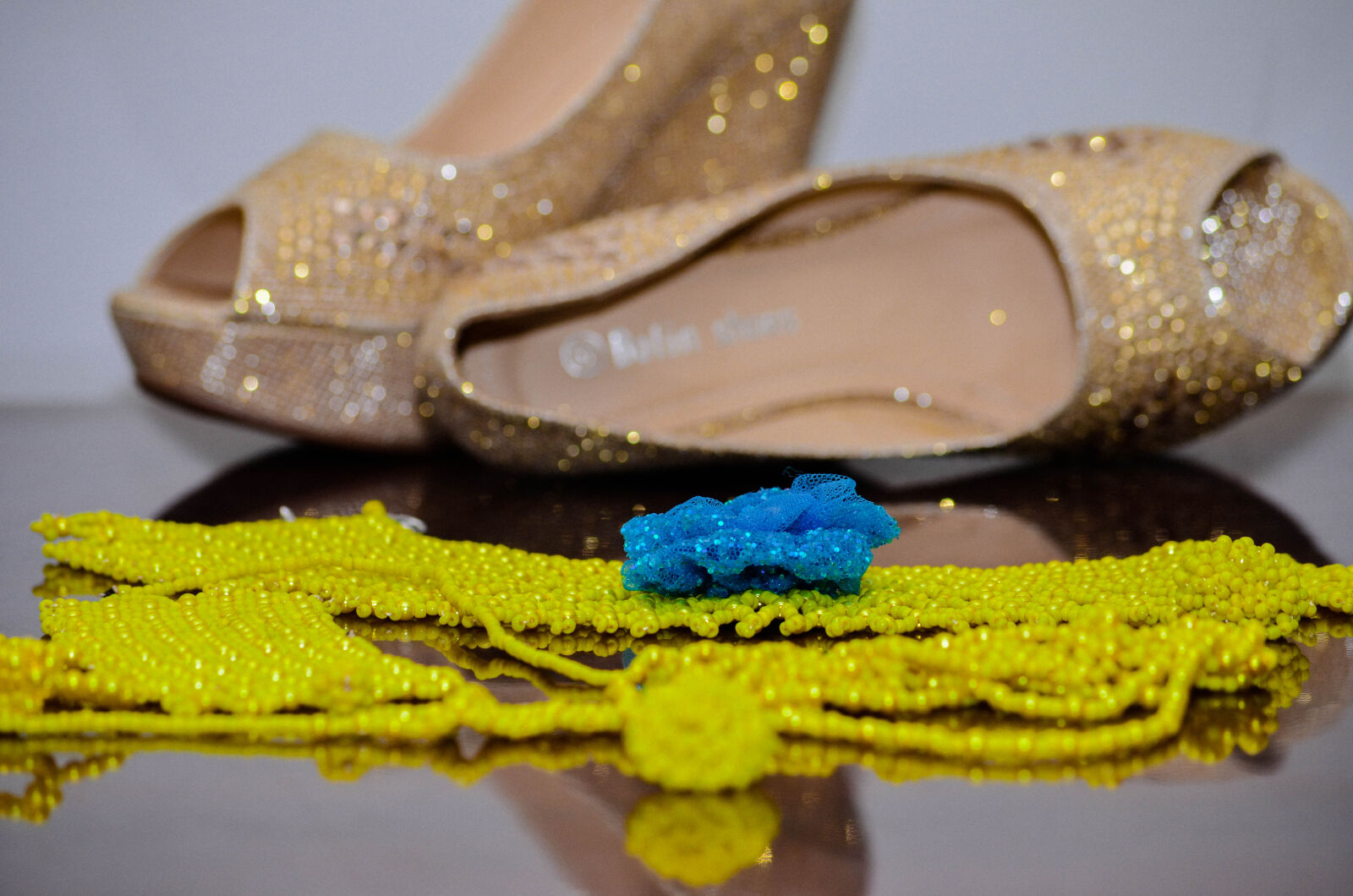 Nikon D5100 sample photo. African, beads, footwear, golden photography