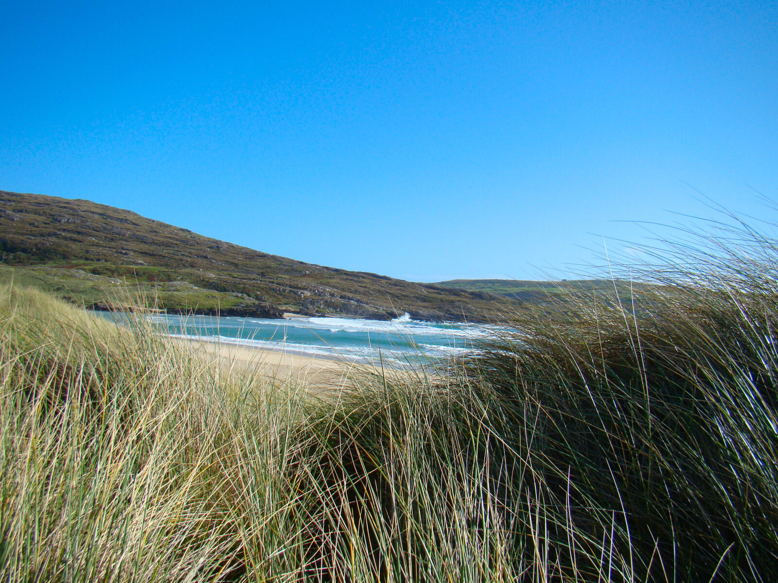 Sony Cyber-shot DSC-H50 sample photo. Beach, dunes, grass, ireland photography