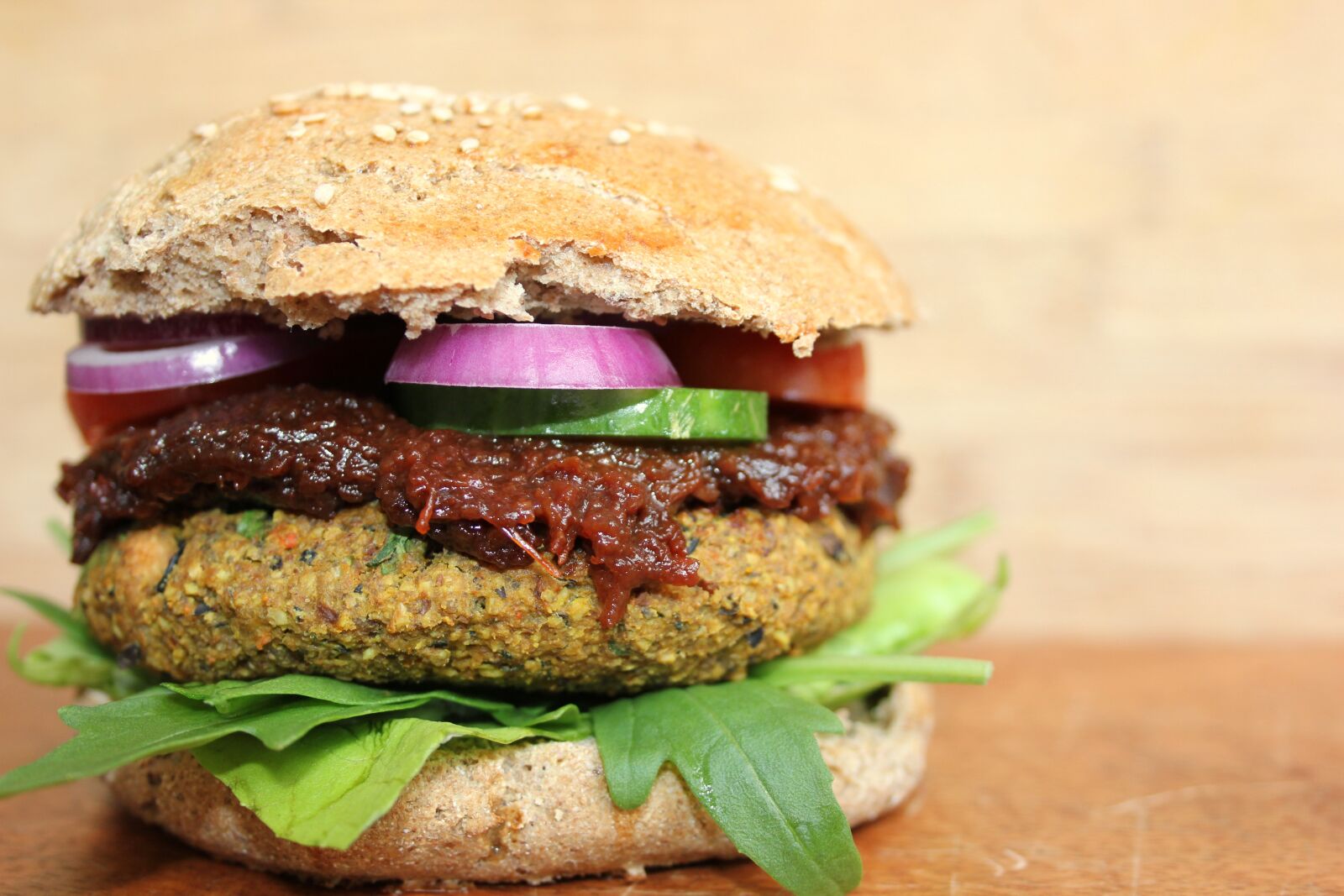 Canon EOS 550D (EOS Rebel T2i / EOS Kiss X4) sample photo. Burger, vegan, eat photography