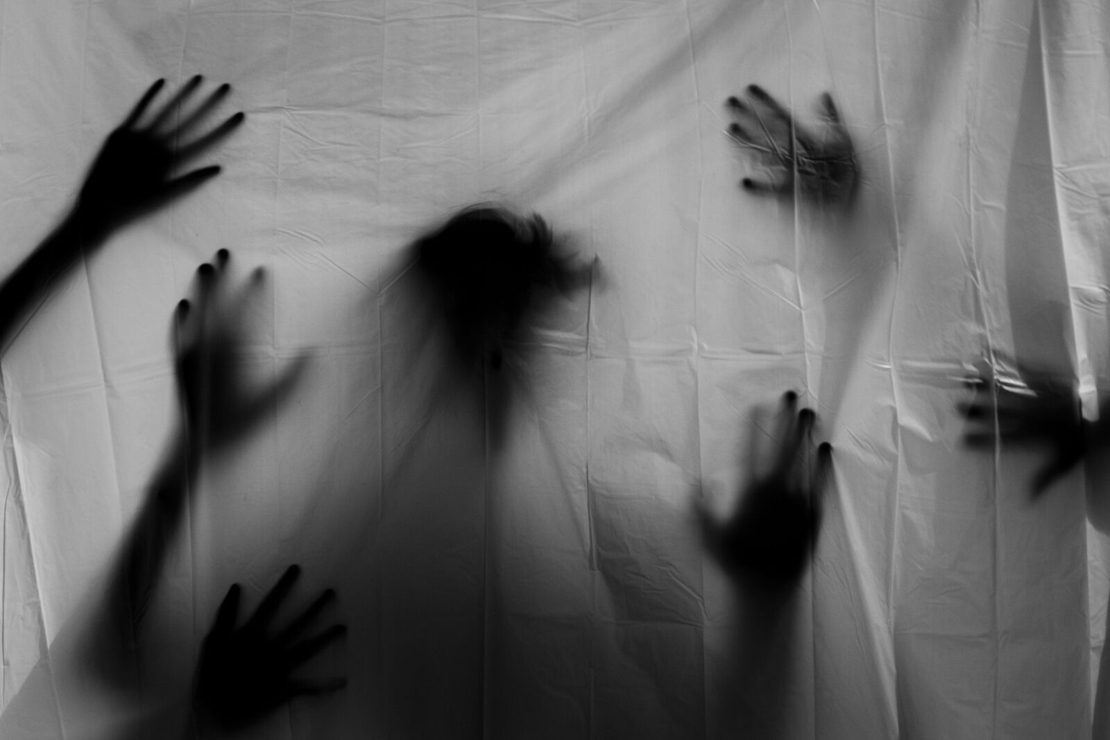 Canon EOS 700D (EOS Rebel T5i / EOS Kiss X7i) sample photo. Hands, scary, silhouette photography