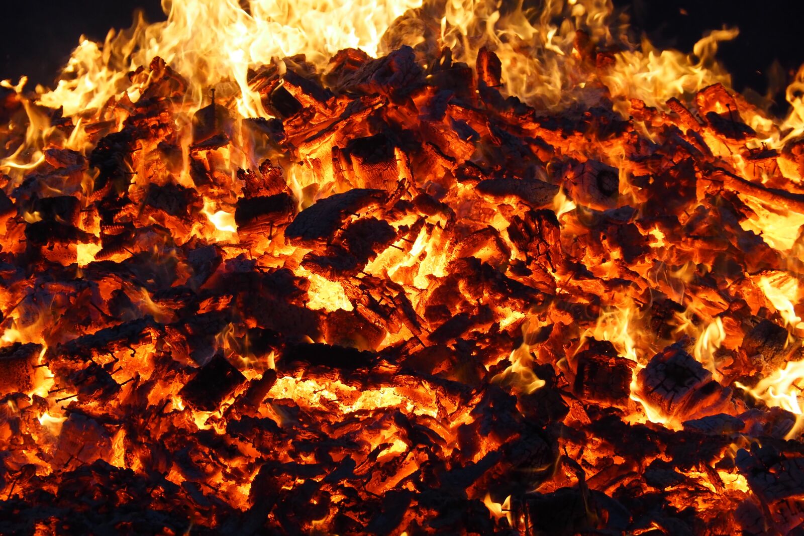 Olympus OM-D E-M5 II sample photo. Flame, heat, flammable photography