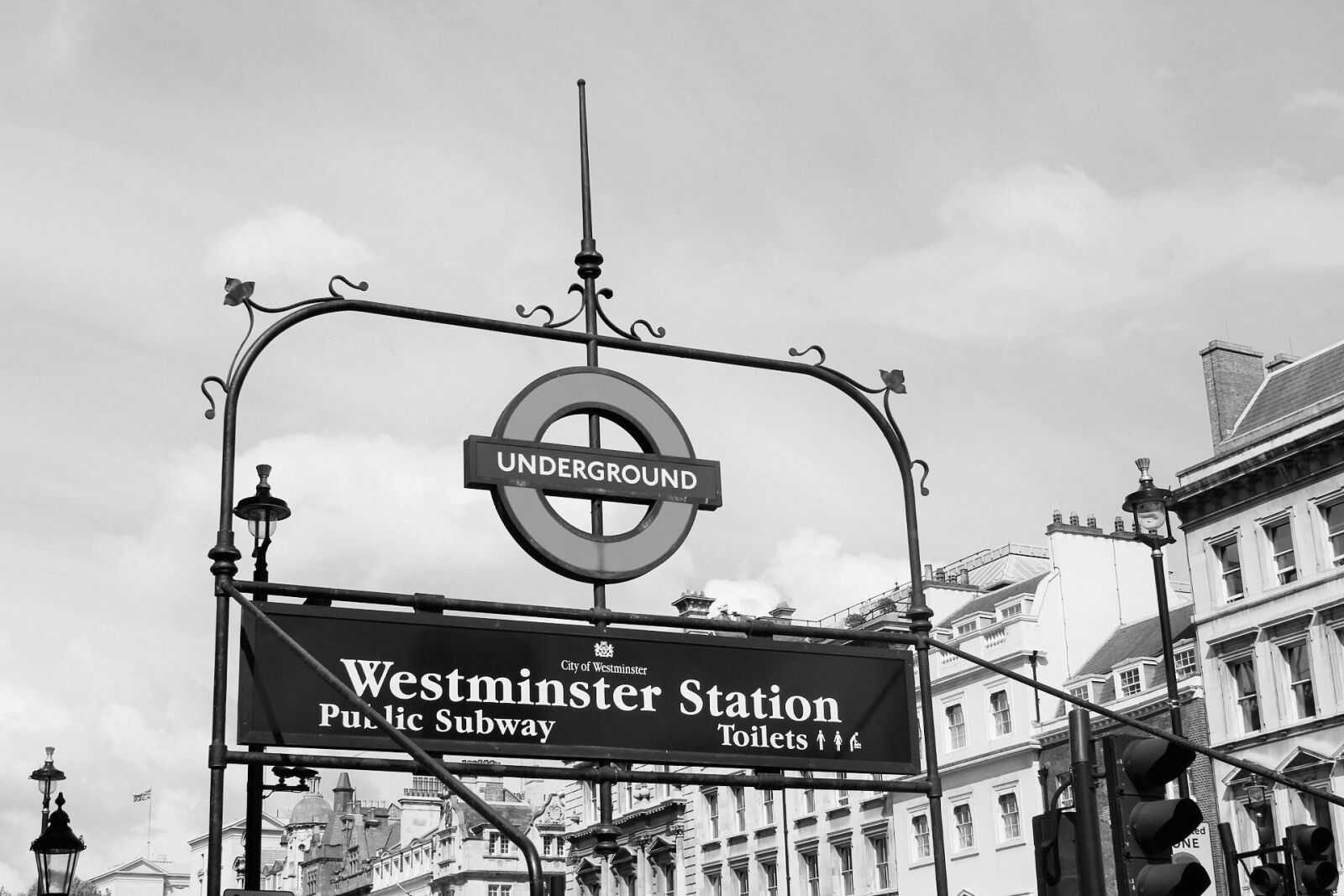 Canon EOS 600D (Rebel EOS T3i / EOS Kiss X5) sample photo. London, westminster, station photography