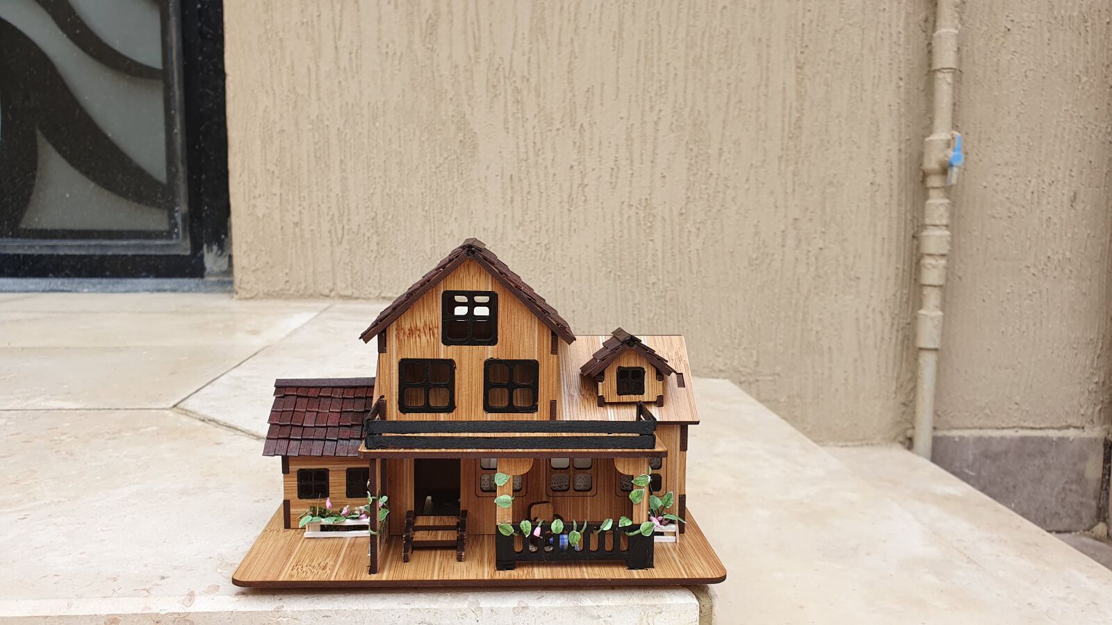 Samsung Galaxy S10 sample photo. Wooden, house, building photography