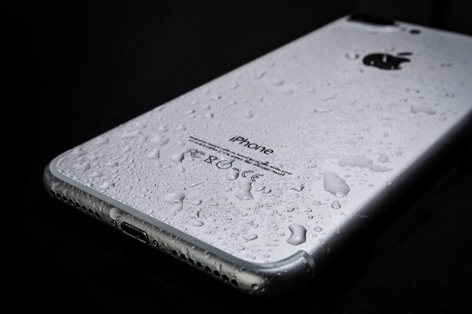 Nikon D7100 sample photo. Wet smartphone, iphone, 7 photography