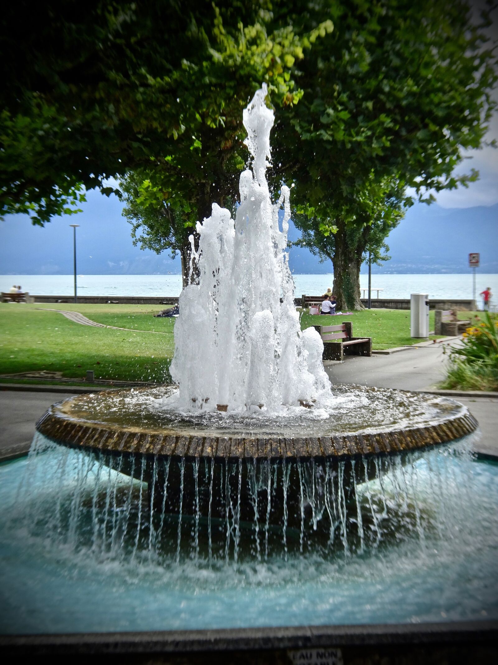 Sony Cyber-shot DSC-HX90V sample photo. Fountain, water, tranquil photography
