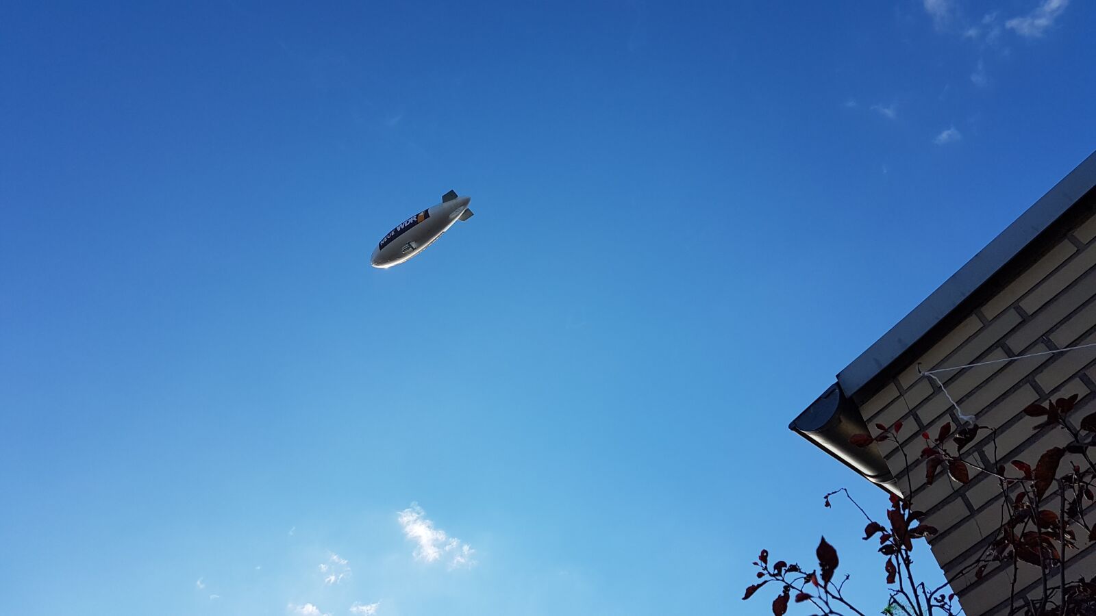 Samsung Galaxy S7 Edge sample photo. Zeppelin, blue sky, time photography