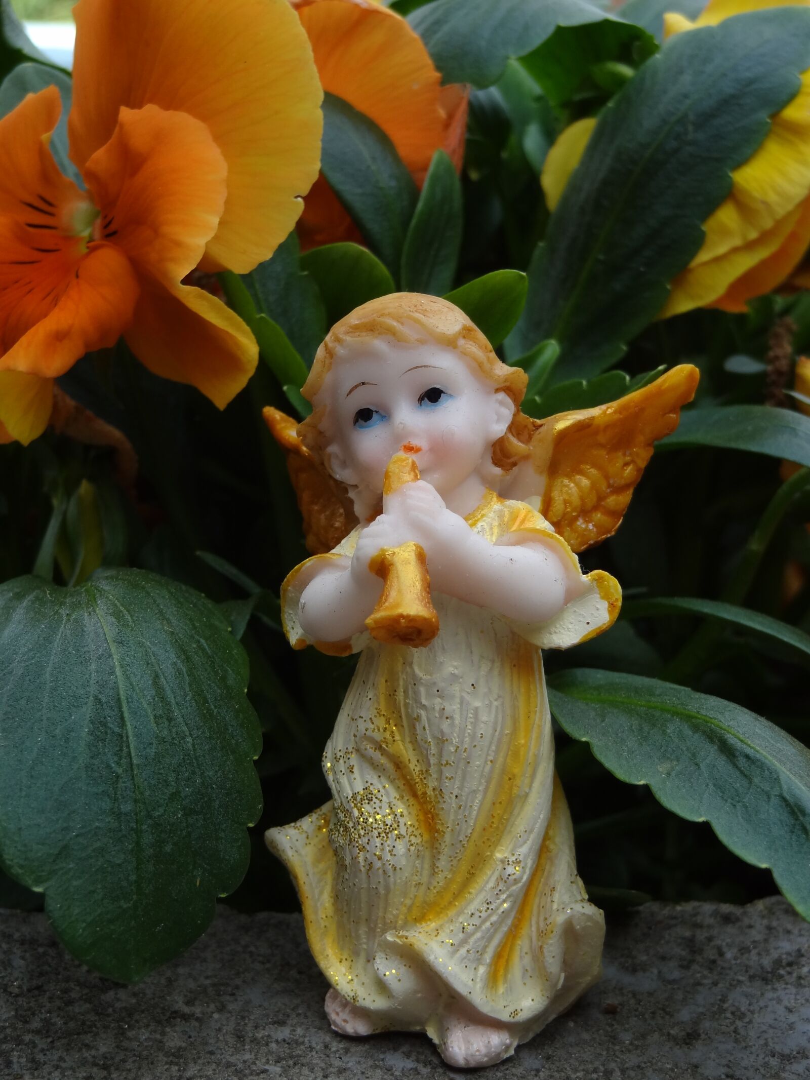 Sony Cyber-shot DSC-HX9V sample photo. Angel, playing the angel photography