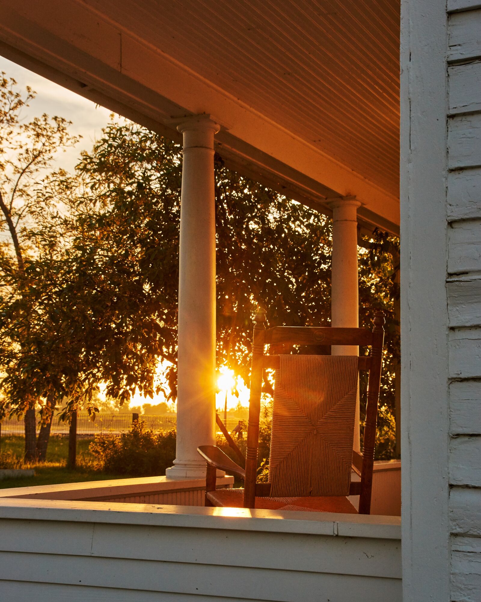Sony DT 18-135mm F3.5-5.6 SAM sample photo. Sunrise, porch, rocking chair photography