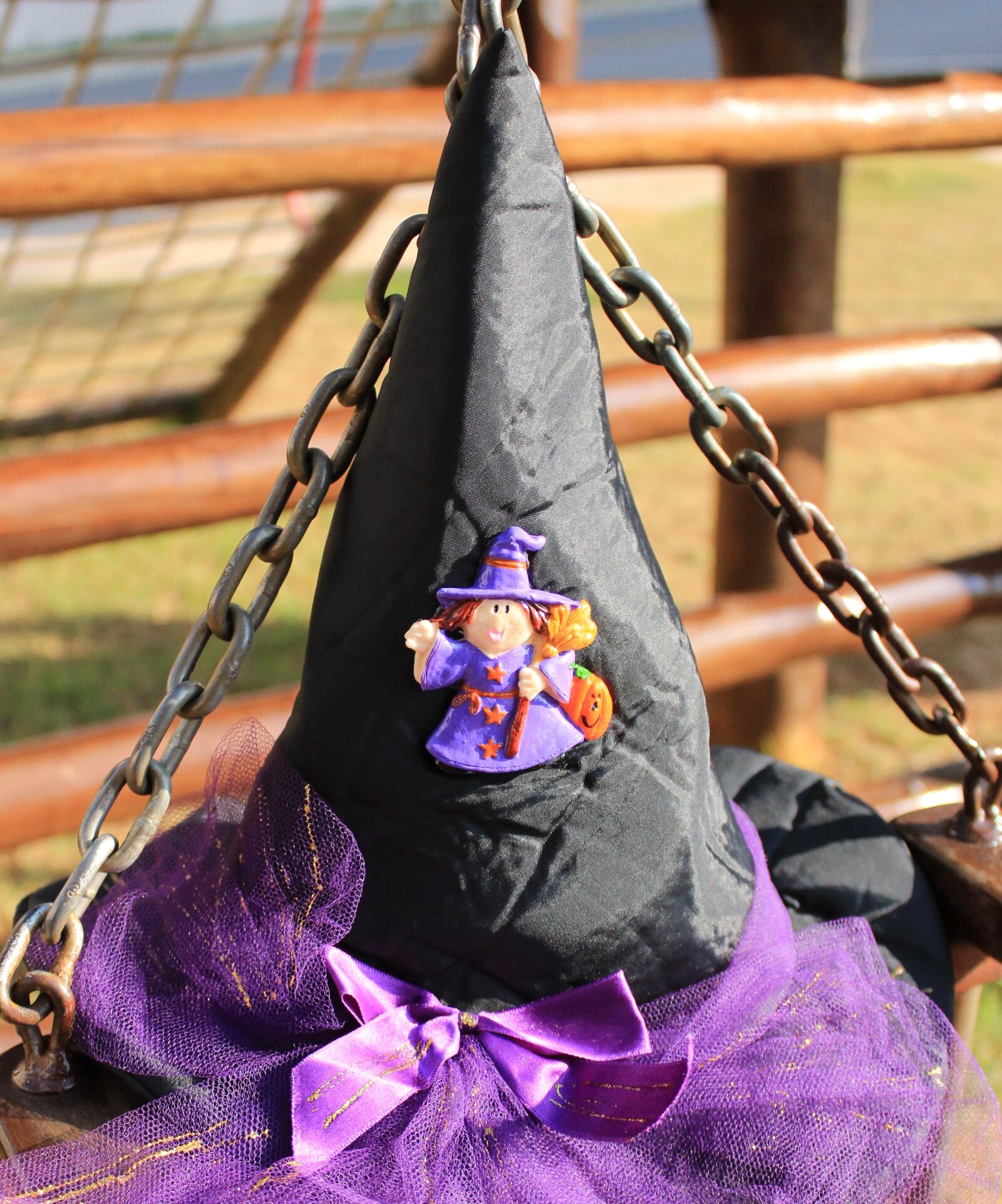Canon EOS 1200D (EOS Rebel T5 / EOS Kiss X70 / EOS Hi) + Canon EF-S 18-55mm F3.5-5.6 III sample photo. Witch's hat, halloween, witchcraft photography