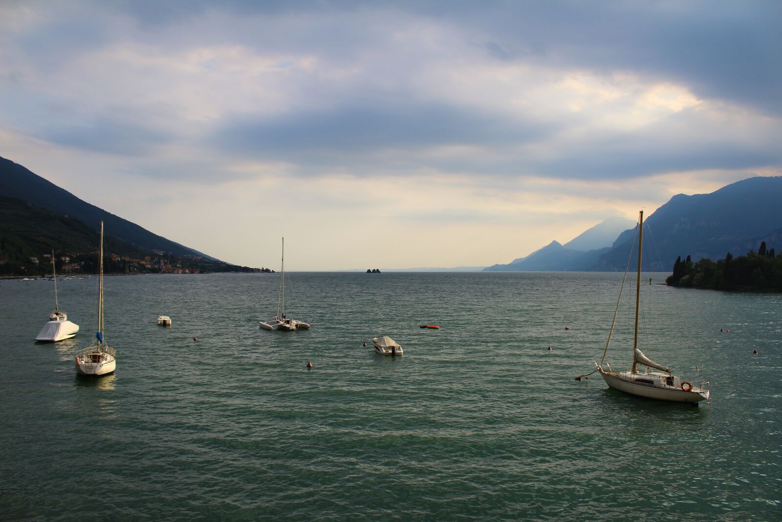 Canon EOS 600D (Rebel EOS T3i / EOS Kiss X5) sample photo. Lake, boats, boat photography
