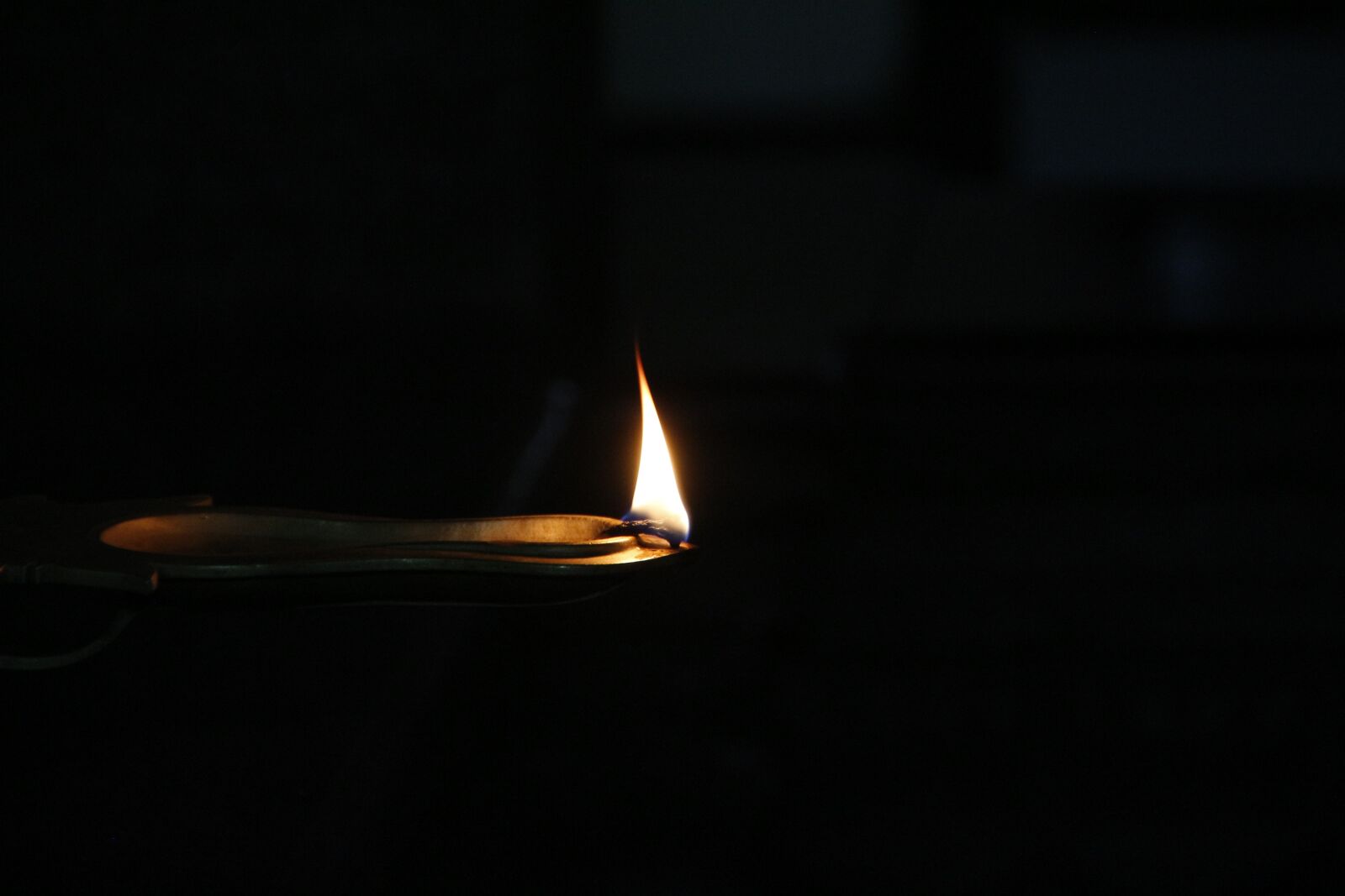 Canon EOS 700D (EOS Rebel T5i / EOS Kiss X7i) sample photo. Insubstantial, flame, dark photography