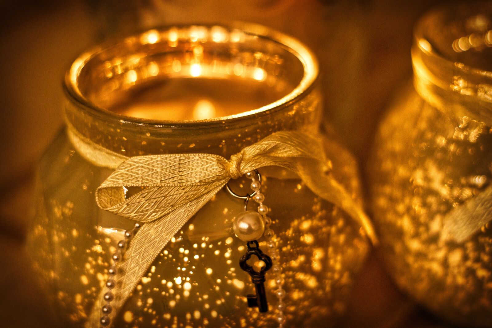 Canon EOS 200D (EOS Rebel SL2 / EOS Kiss X9) + Canon EF 50mm F1.8 STM sample photo. Candle, tealight, light photography
