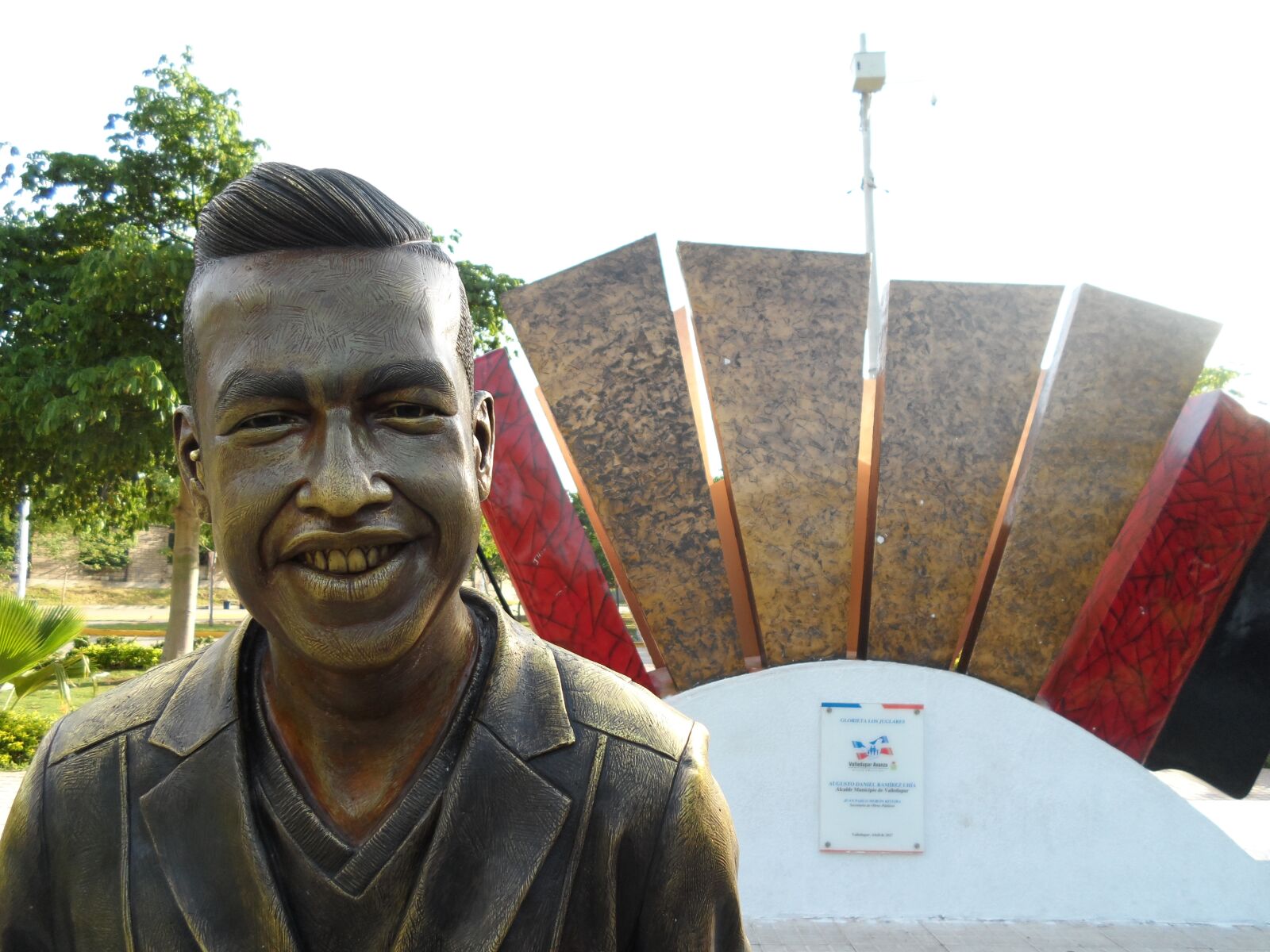 Samsung DV300 / DV300F / DV305F sample photo. Colombia, valledupar, statue photography