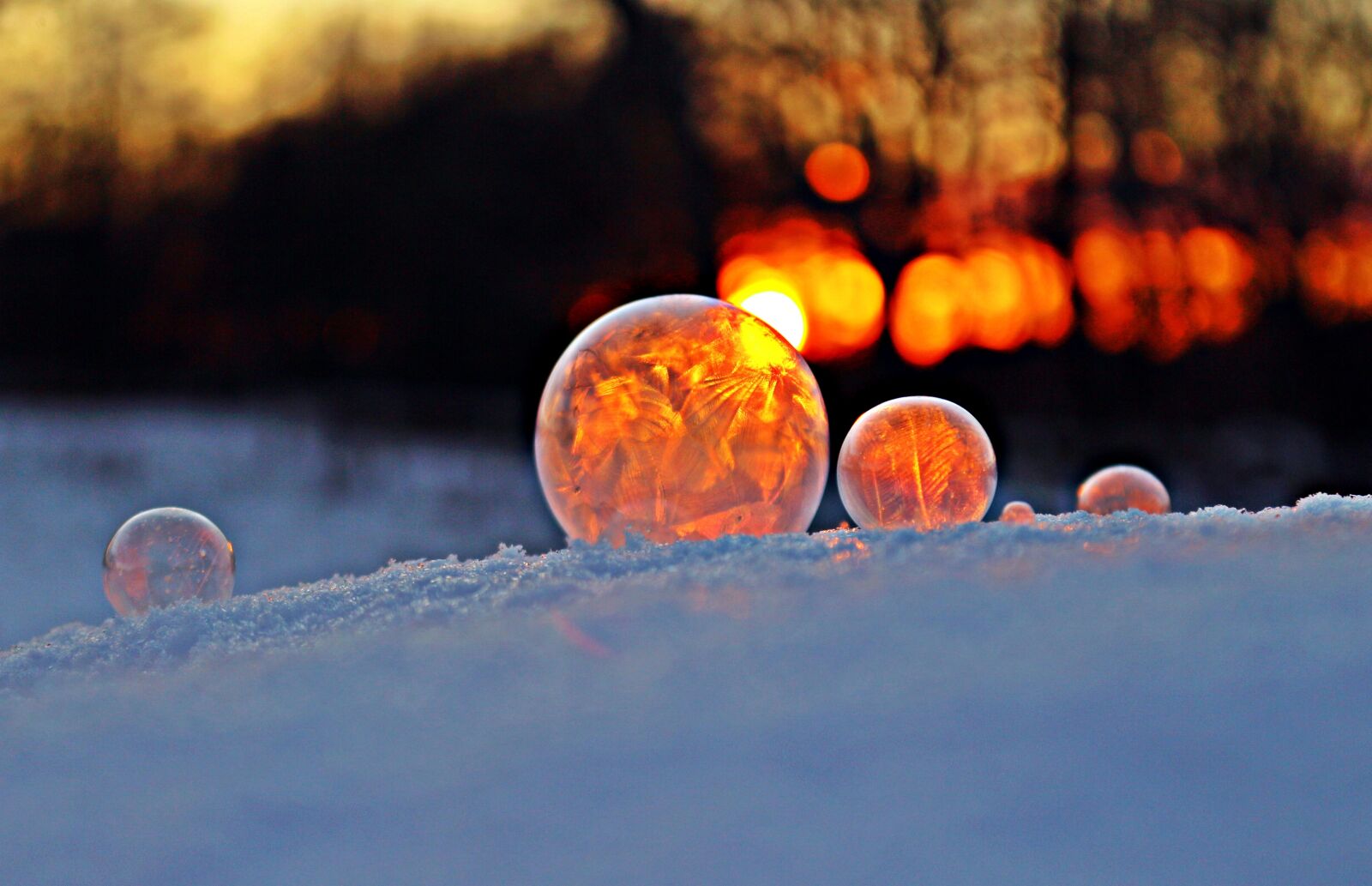 Canon EOS 100D (EOS Rebel SL1 / EOS Kiss X7) sample photo. Soap bubble, snow, sunset photography