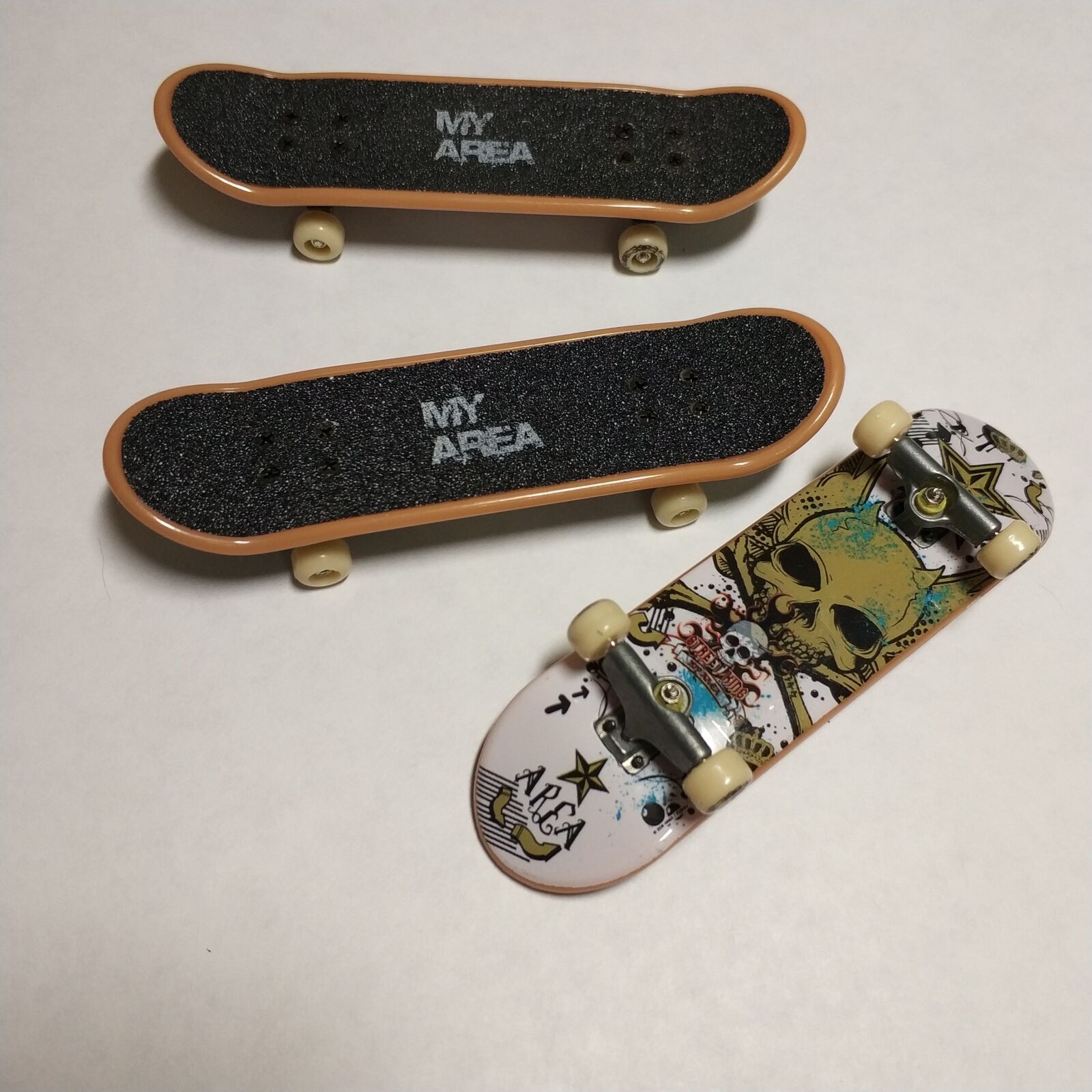 Xiaomi MI6 sample photo. Fingerboard, skateboard, macro photography