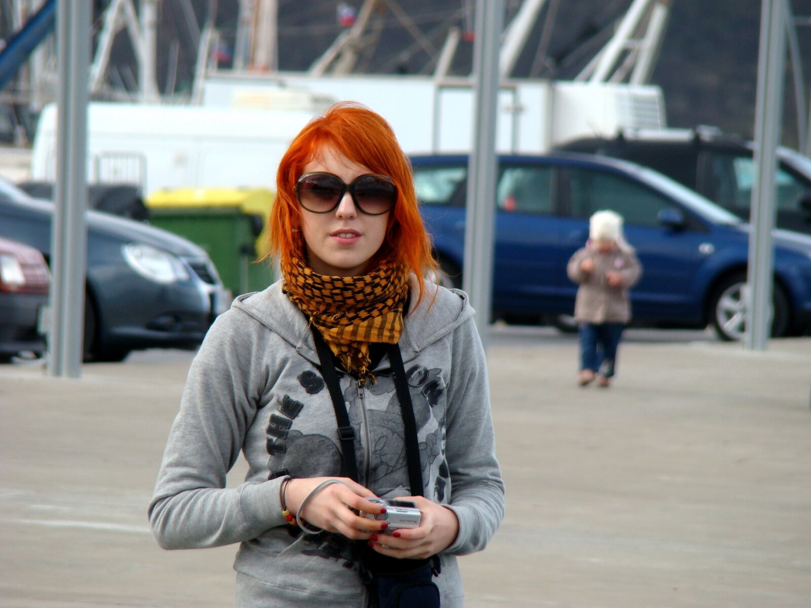 Sony DSC-H9 sample photo. People, woman, street photography