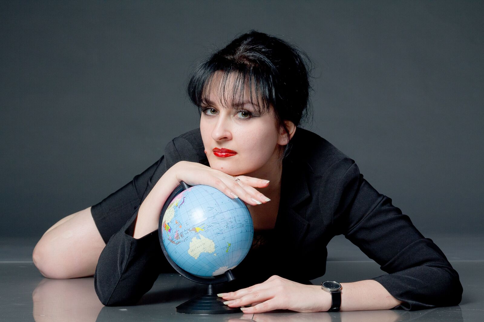 Canon EOS 60D + Canon EF 24-105mm F4L IS USM sample photo. Attractive woman, world globe photography